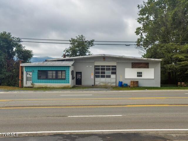 2701 West Market Street — photo
