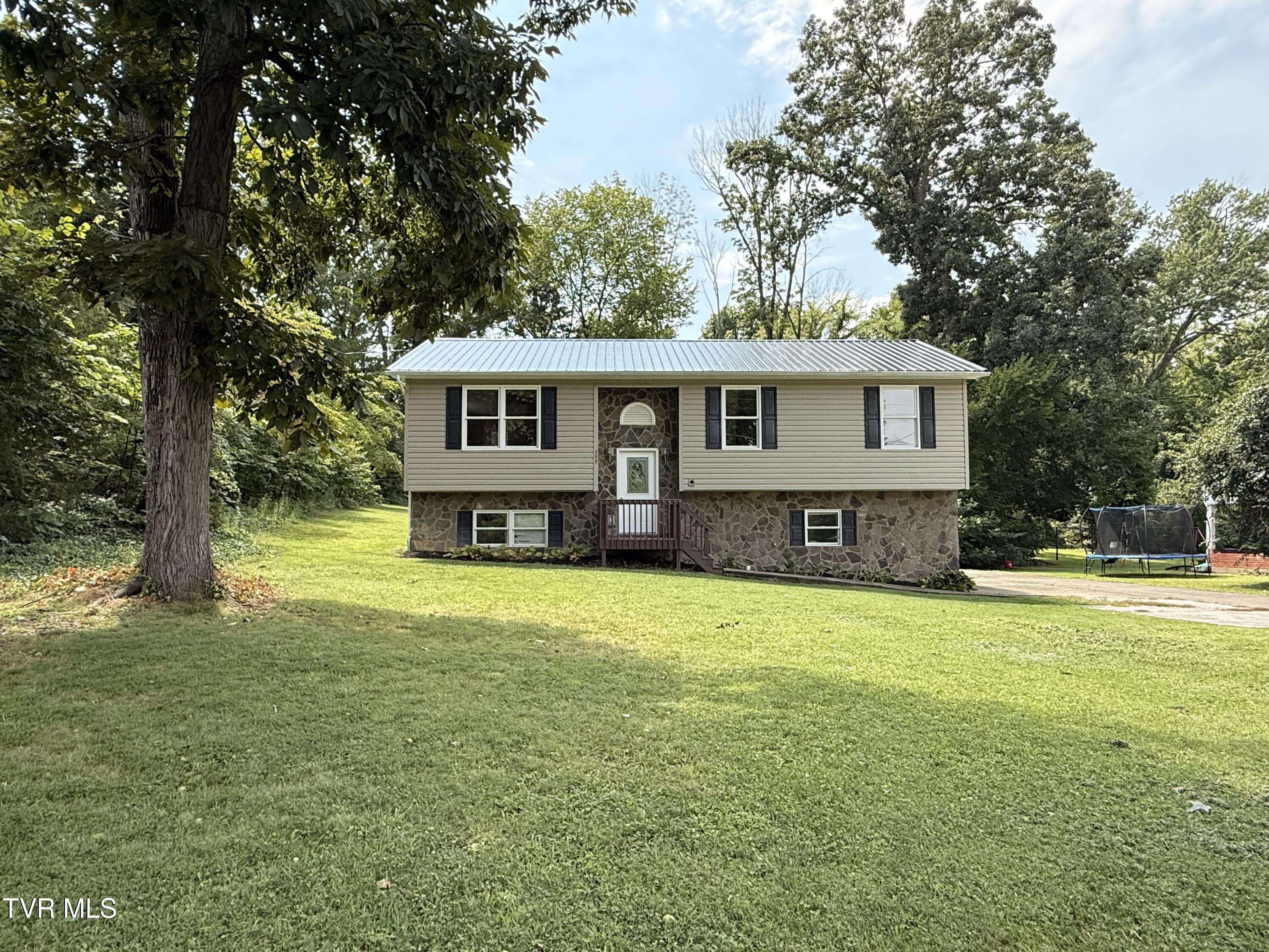 399 Hillcrest Drive — photo