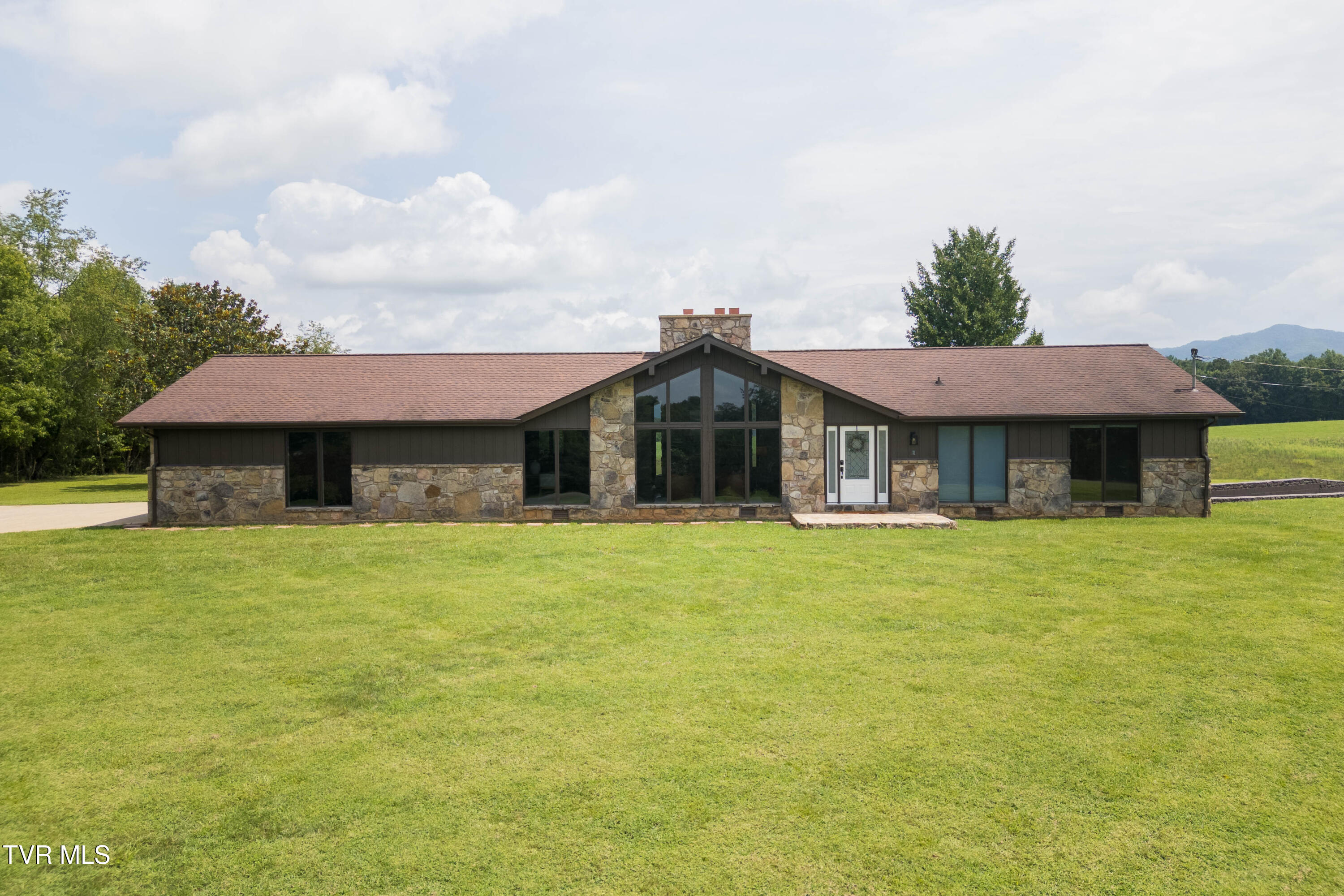 100 Honeysuckle Lane — photo