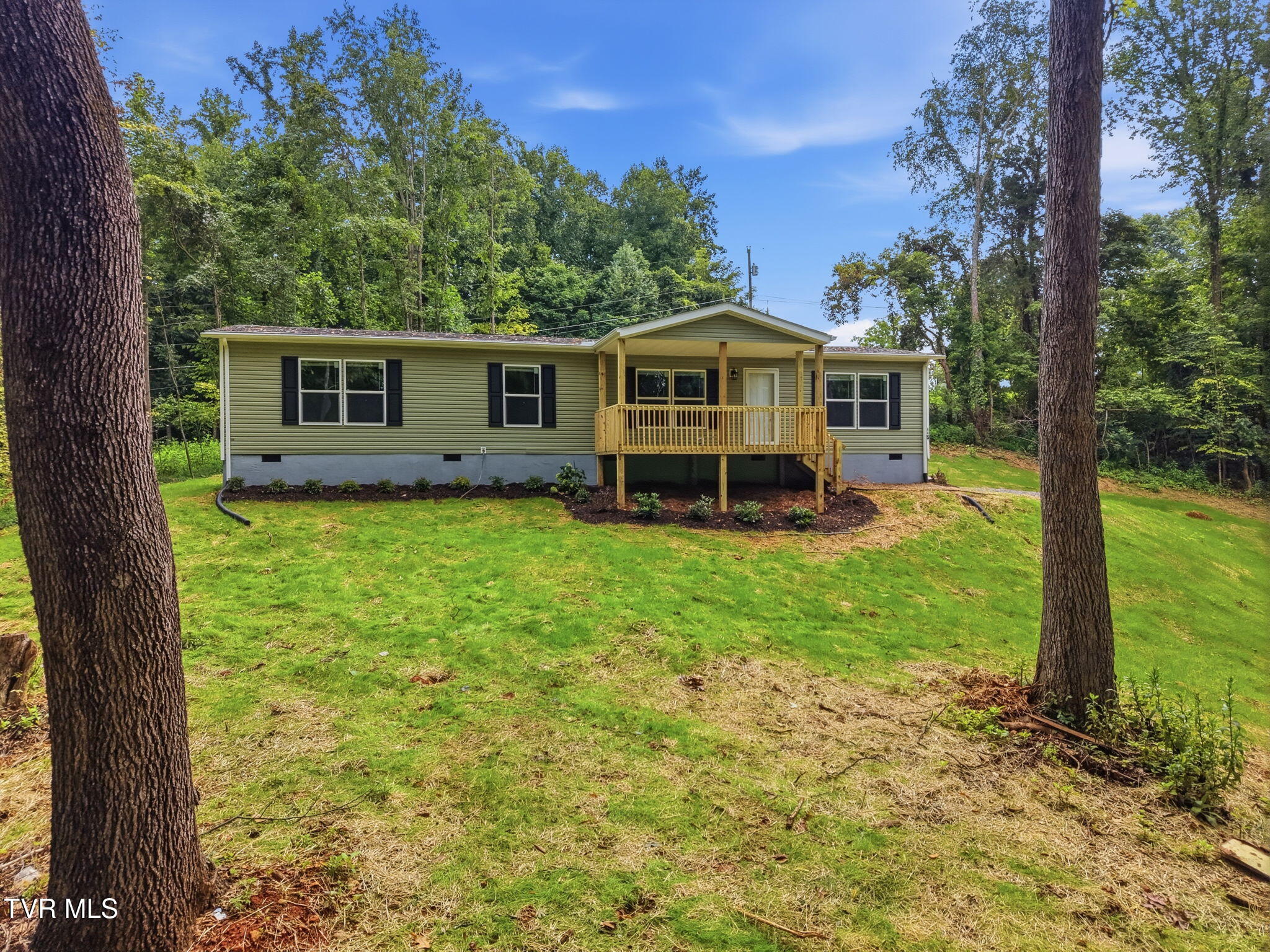 445 Bay Hill Drive — photo