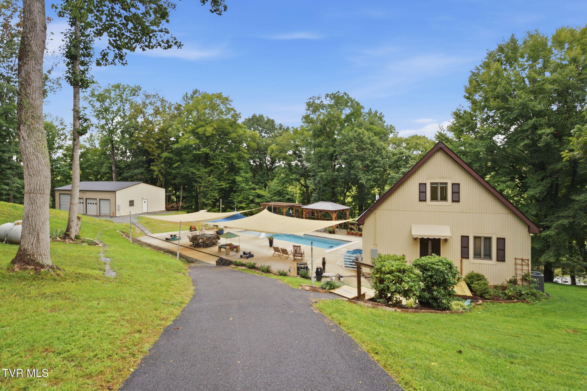107 Rose Drive — photo