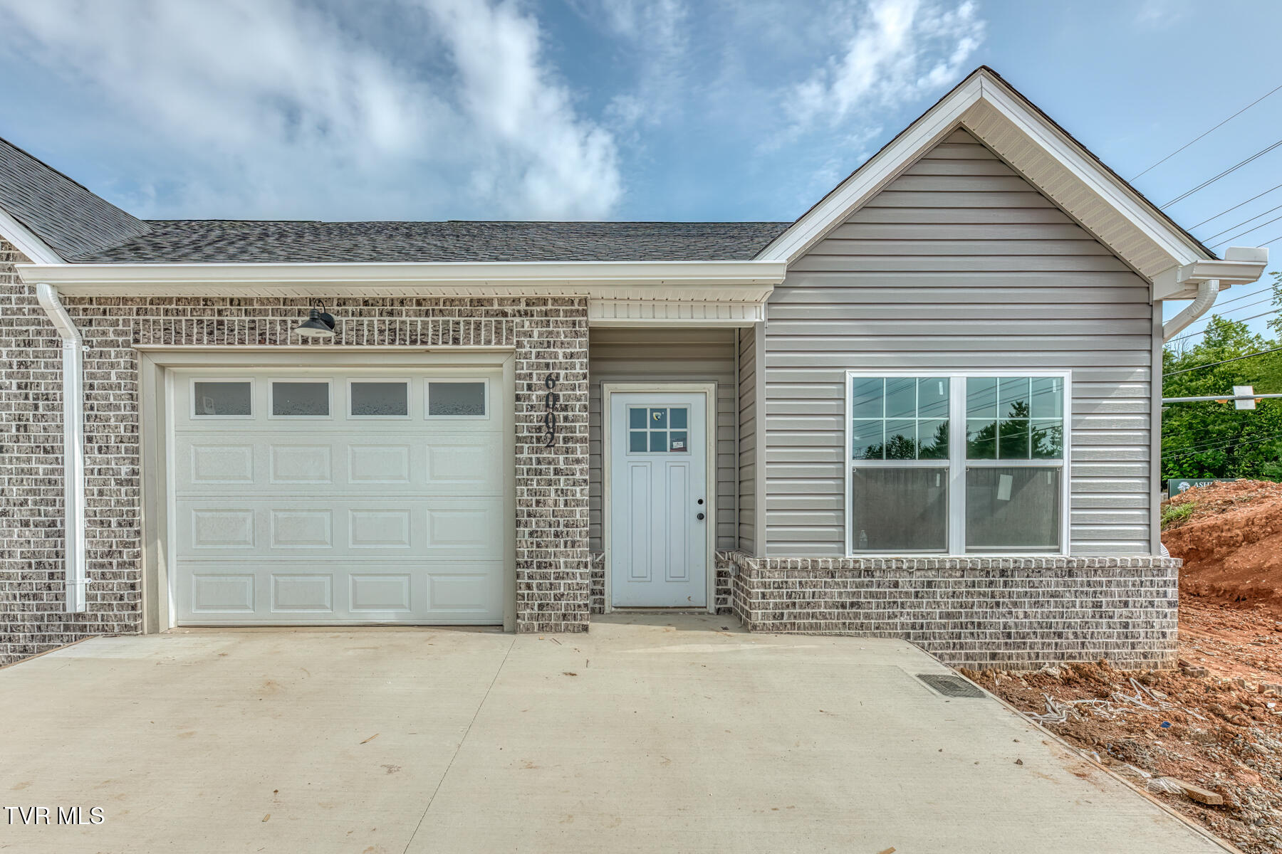 6002 Ashlynn Oaks Private Drive — photo