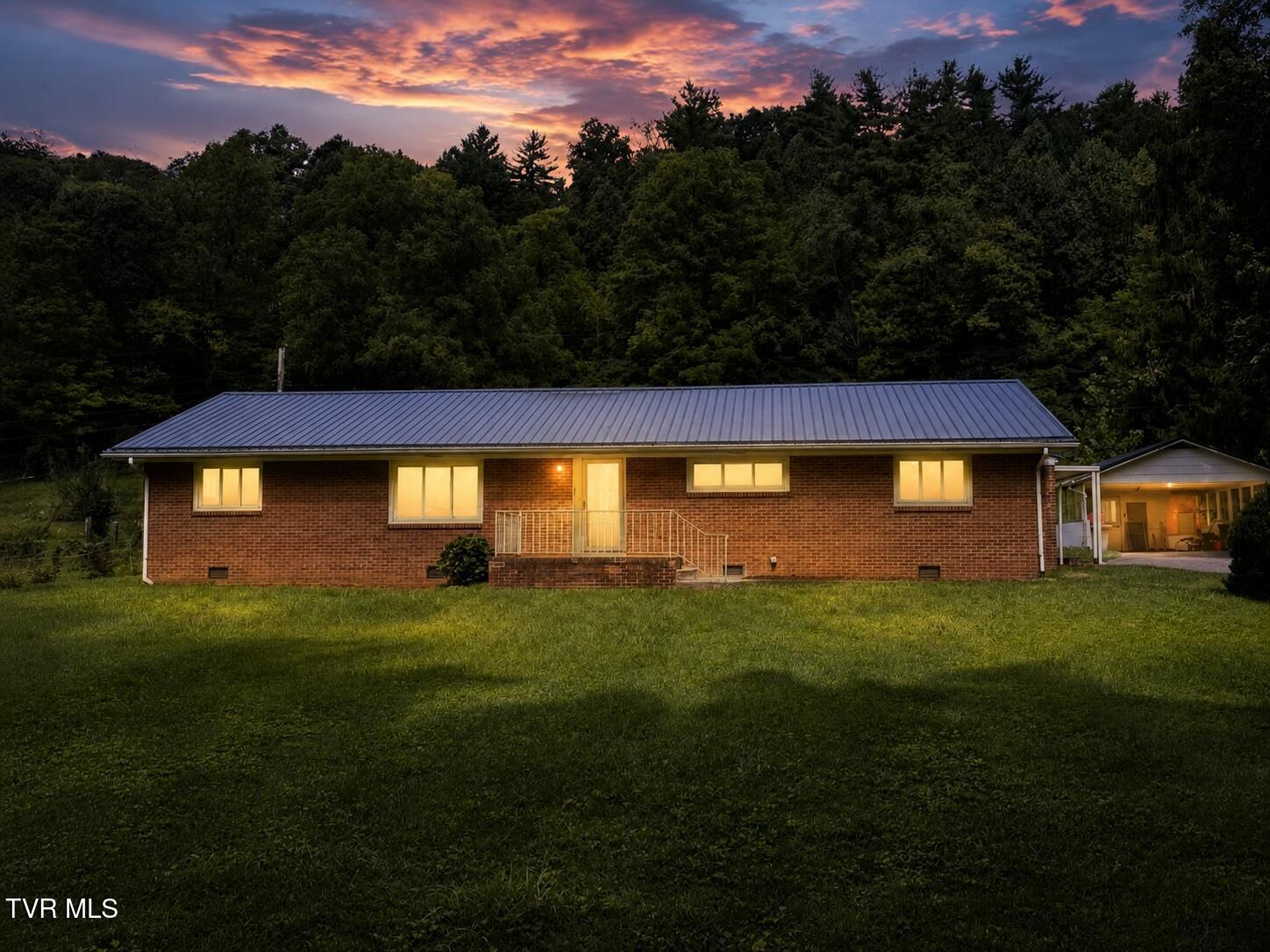565 Circle Drive — photo