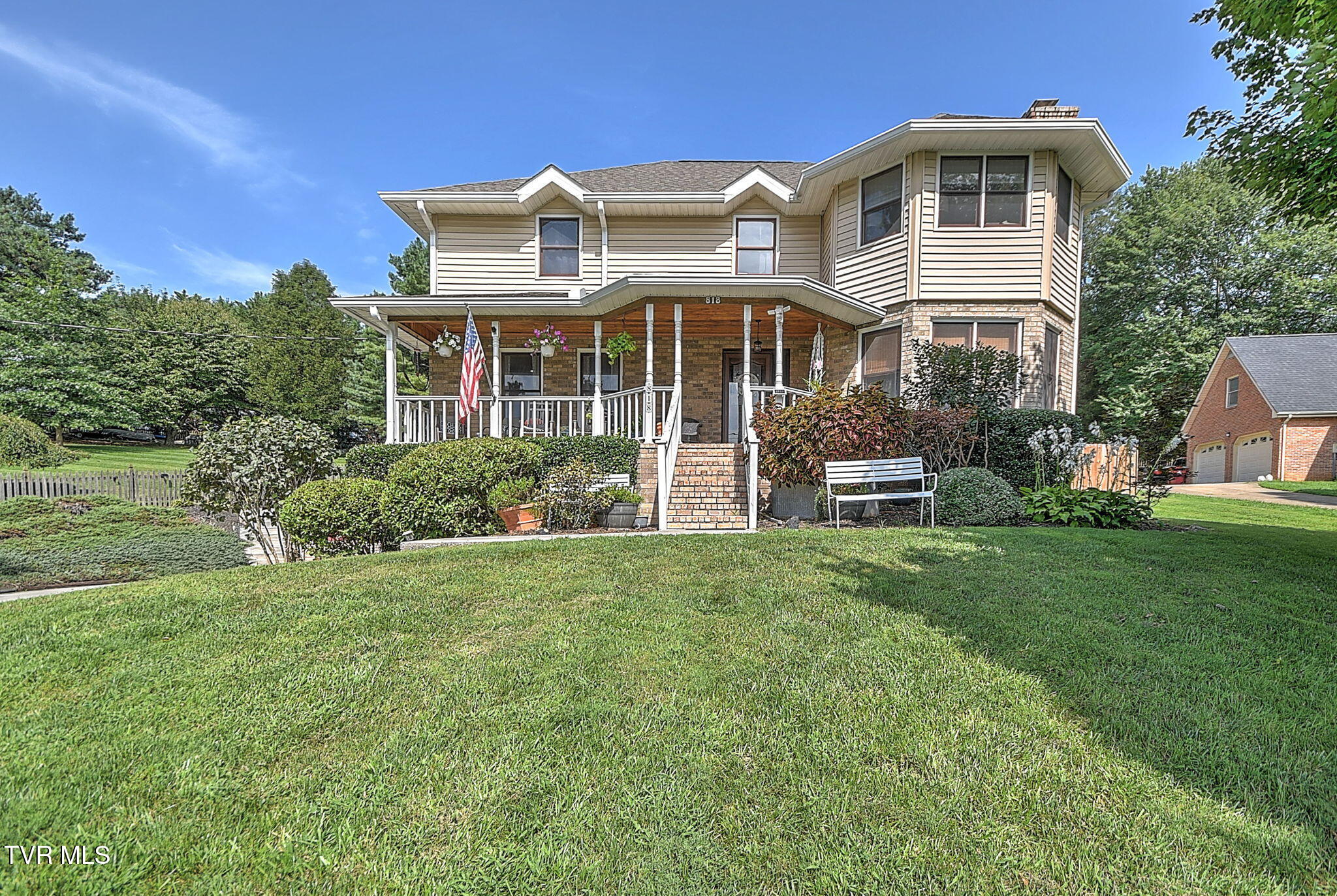 818 Lizabeth Drive — photo