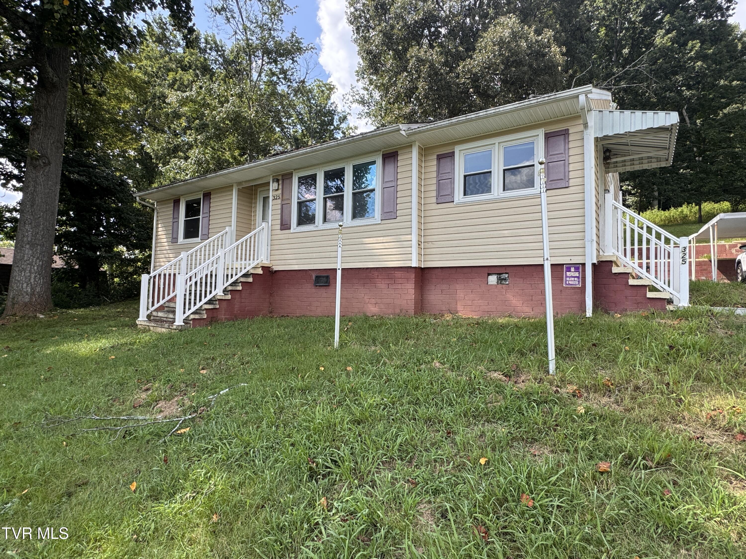 325 Mullins Street — photo
