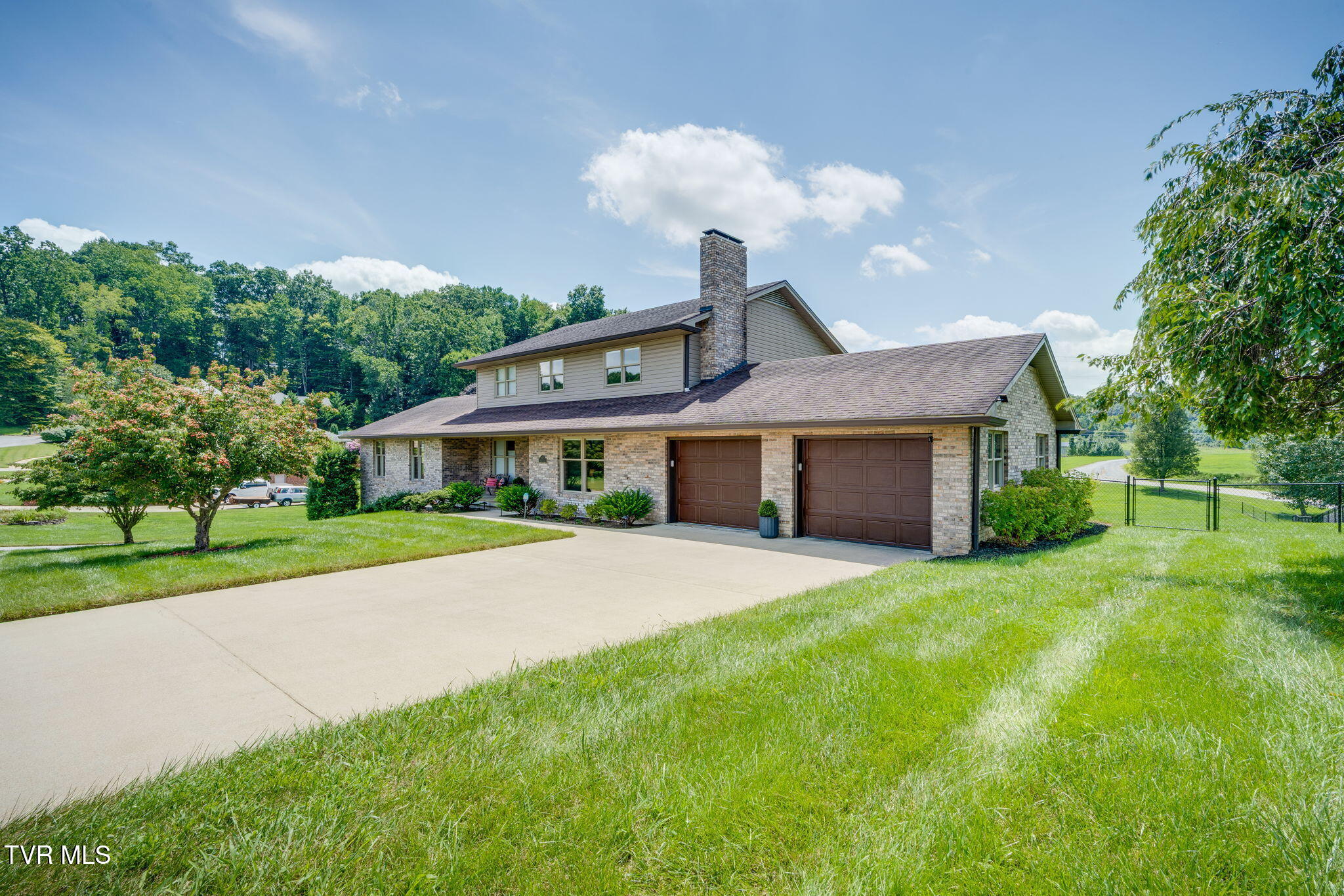 102 Pickens Court — photo