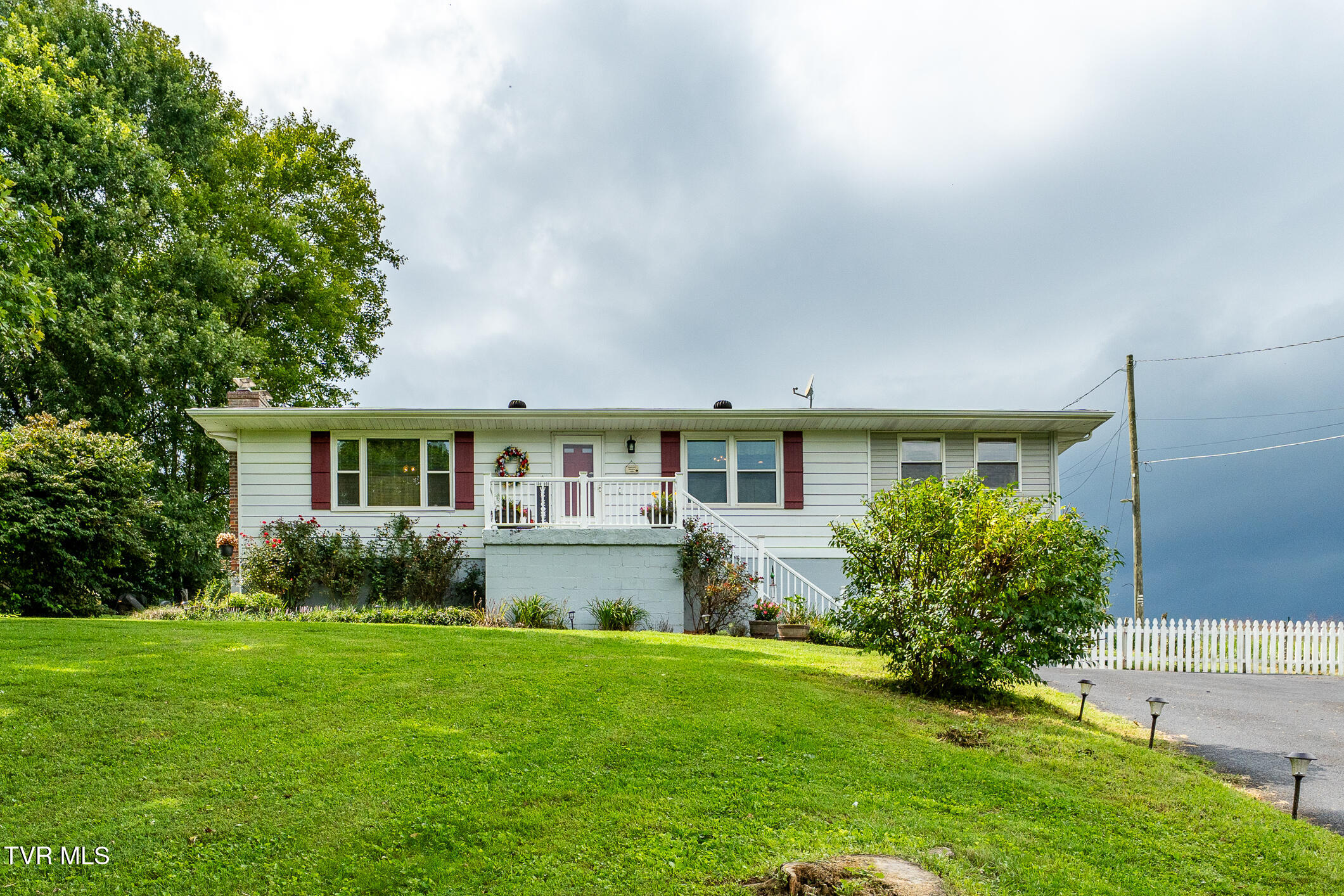 8589 Reedy Creek Road — photo