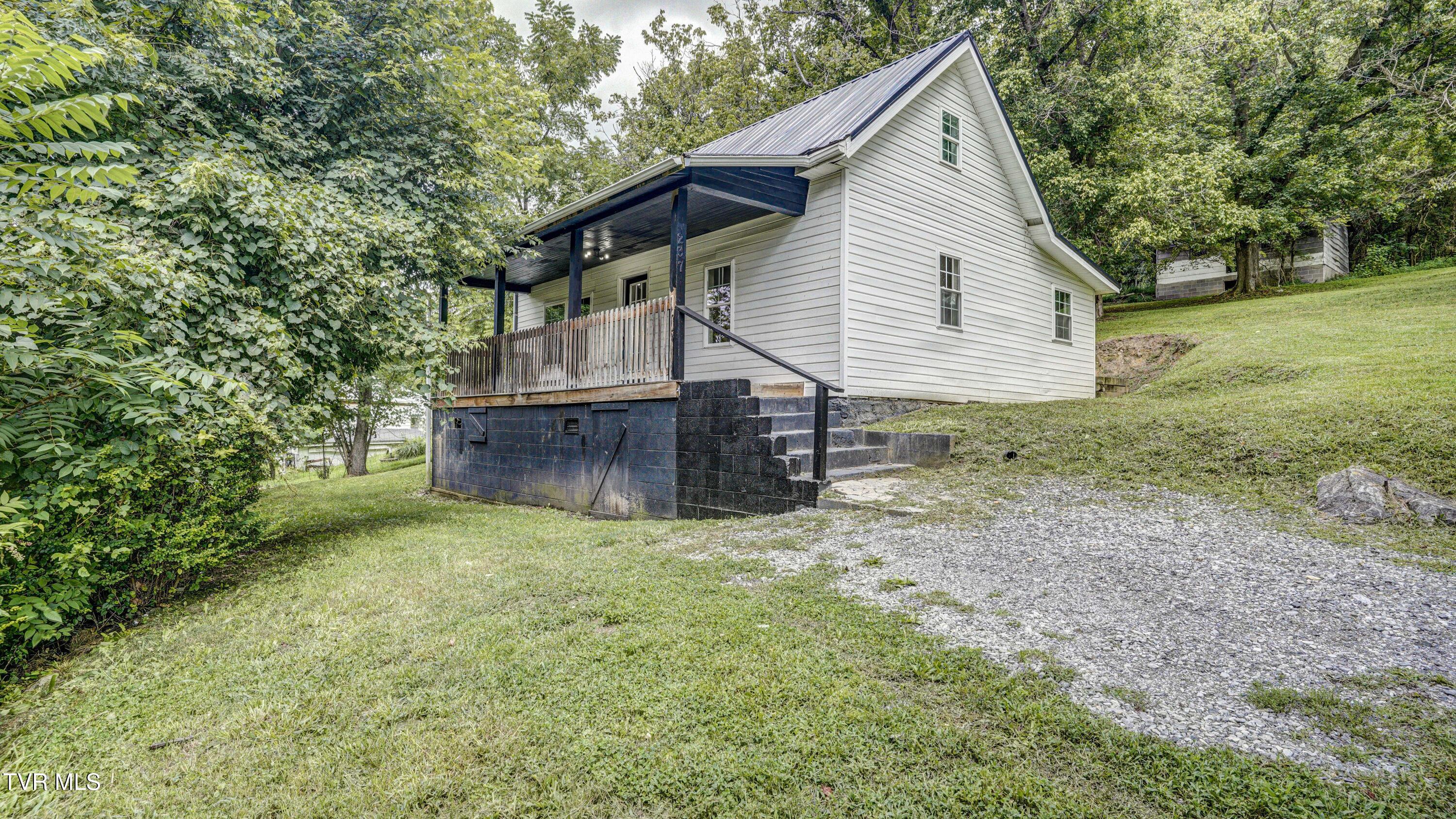 237 Lucy Road — photo