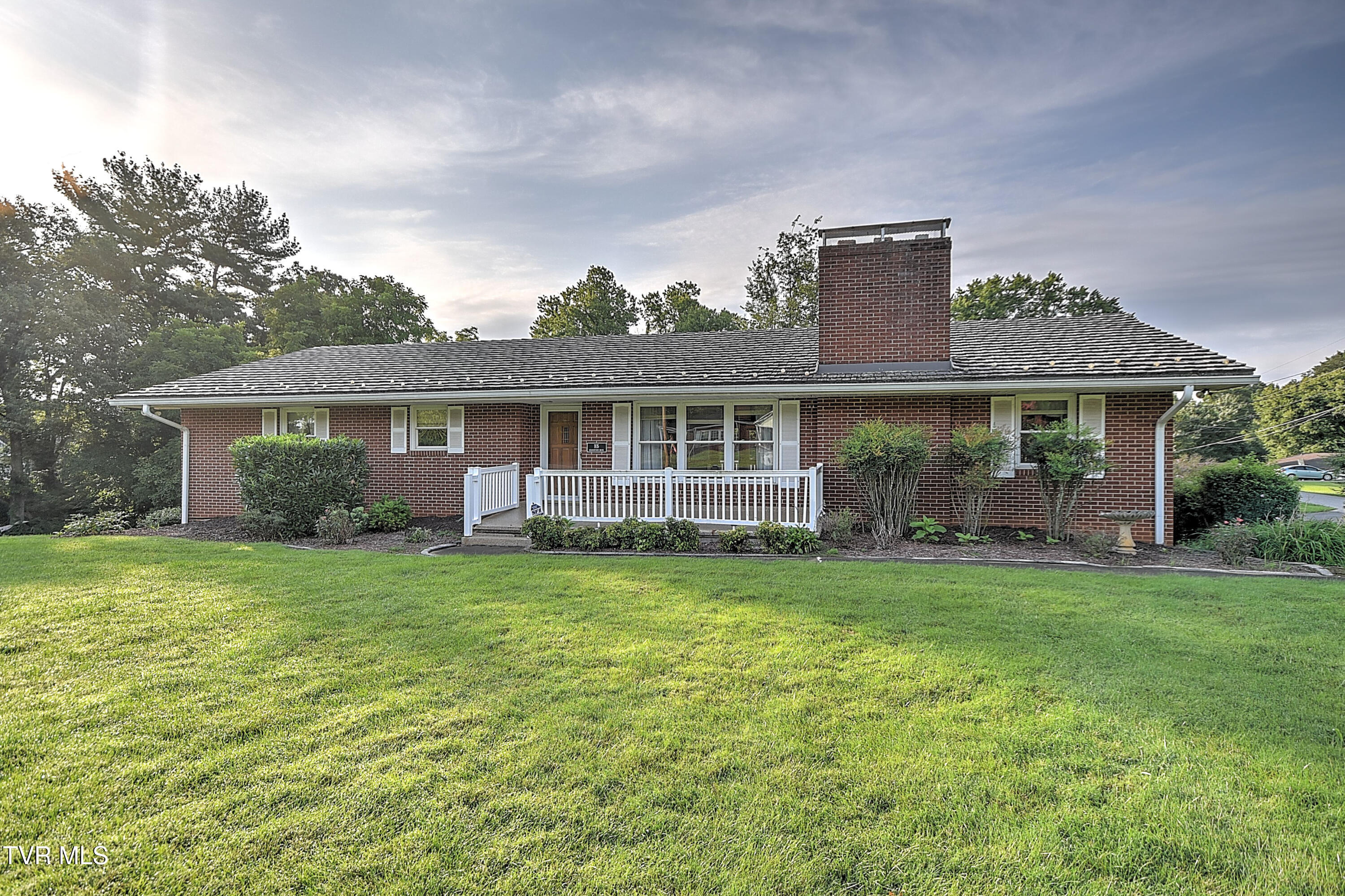 105 Meadowview Drive — photo