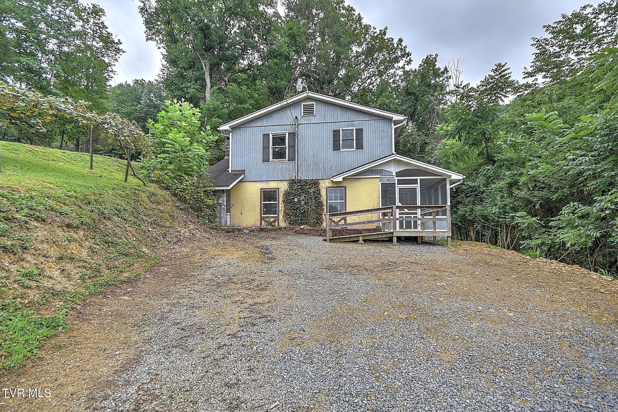 444 Woodbine Lane — photo