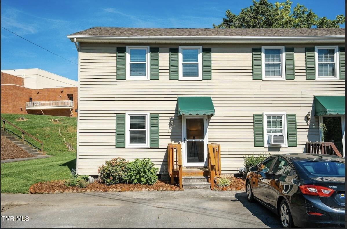 613 Spring Hill Road Apt 13 — photo