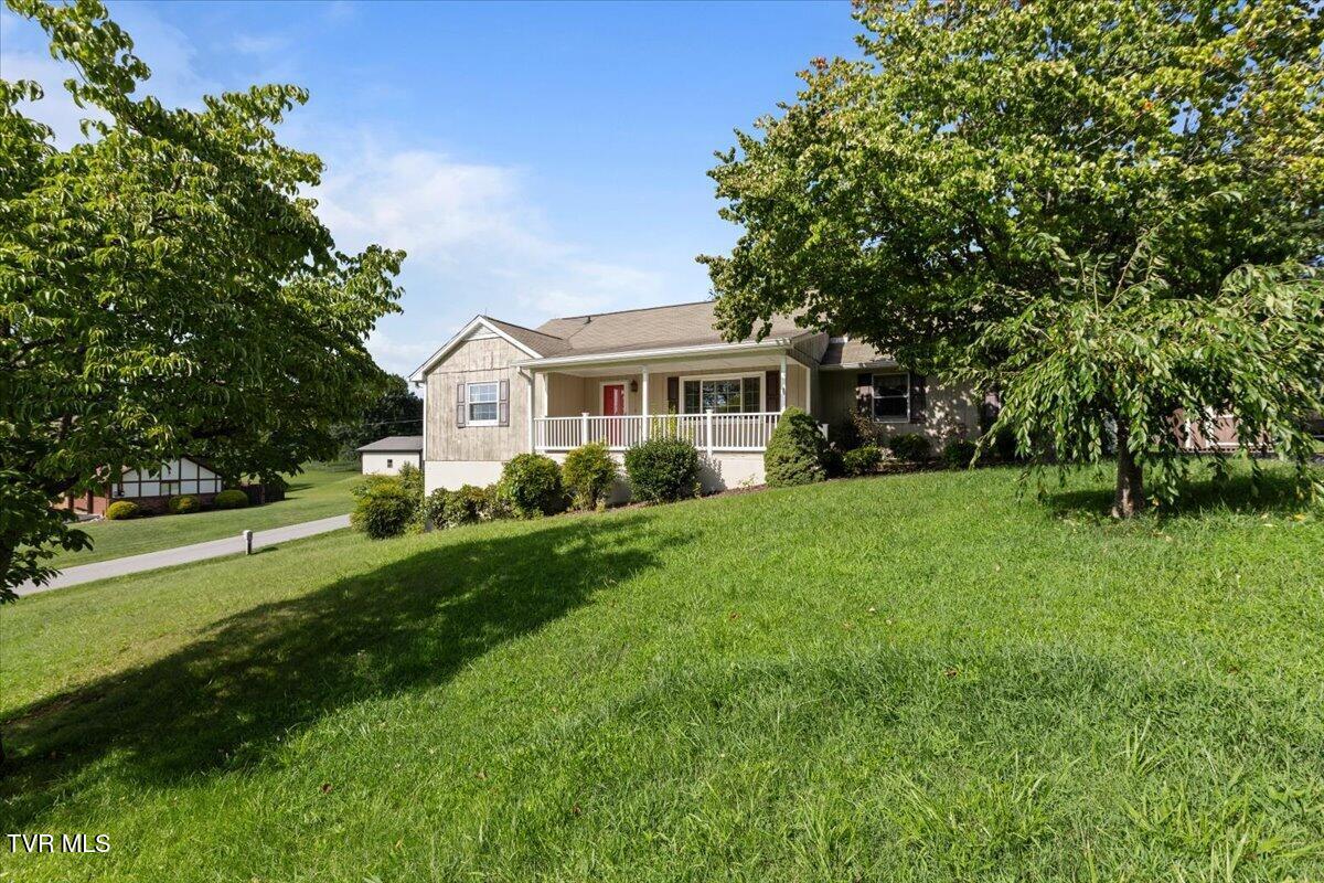 207 Hermosa Drive — photo