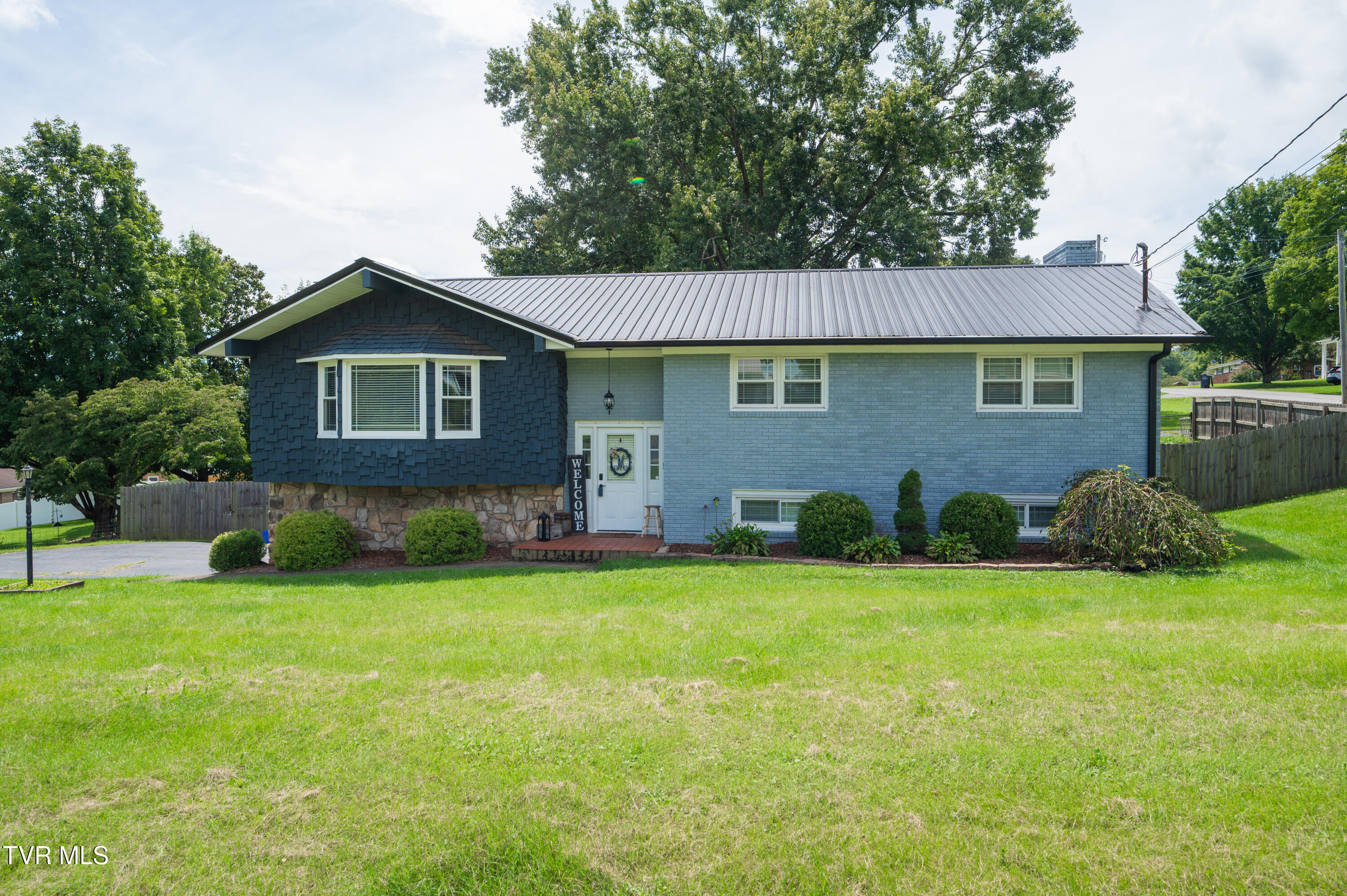 513 Beechwood Drive — photo