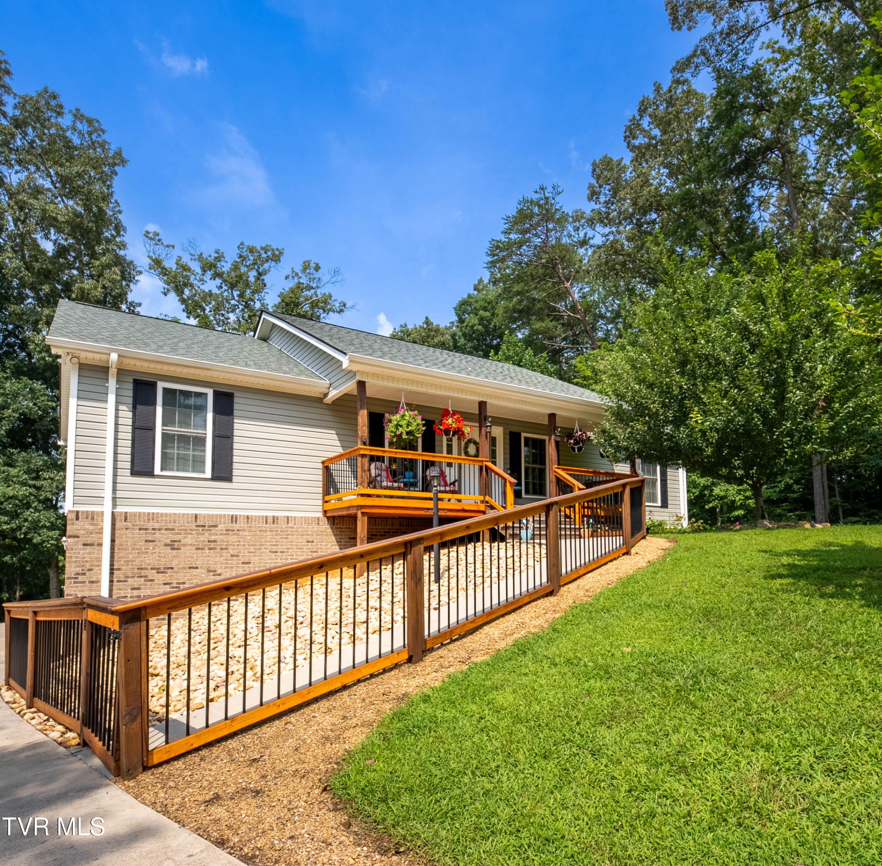 191 Madeline Lane — photo