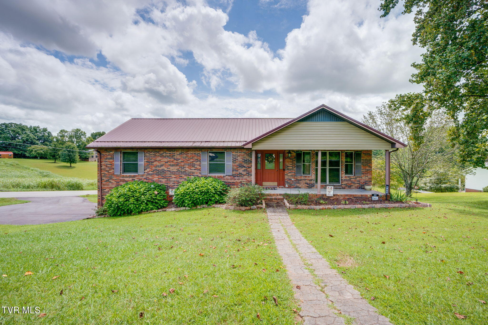 100 Ridge Circle Drive — photo