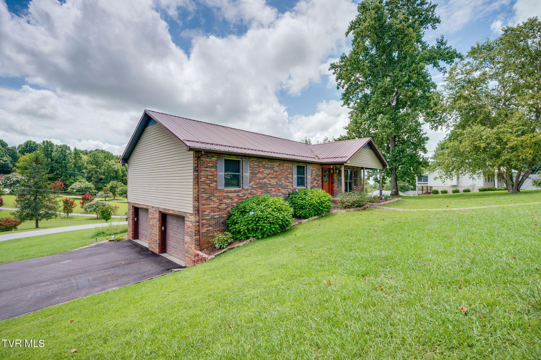 100 Ridge Circle Drive, Fall Branch, TN 37656 — photo 2