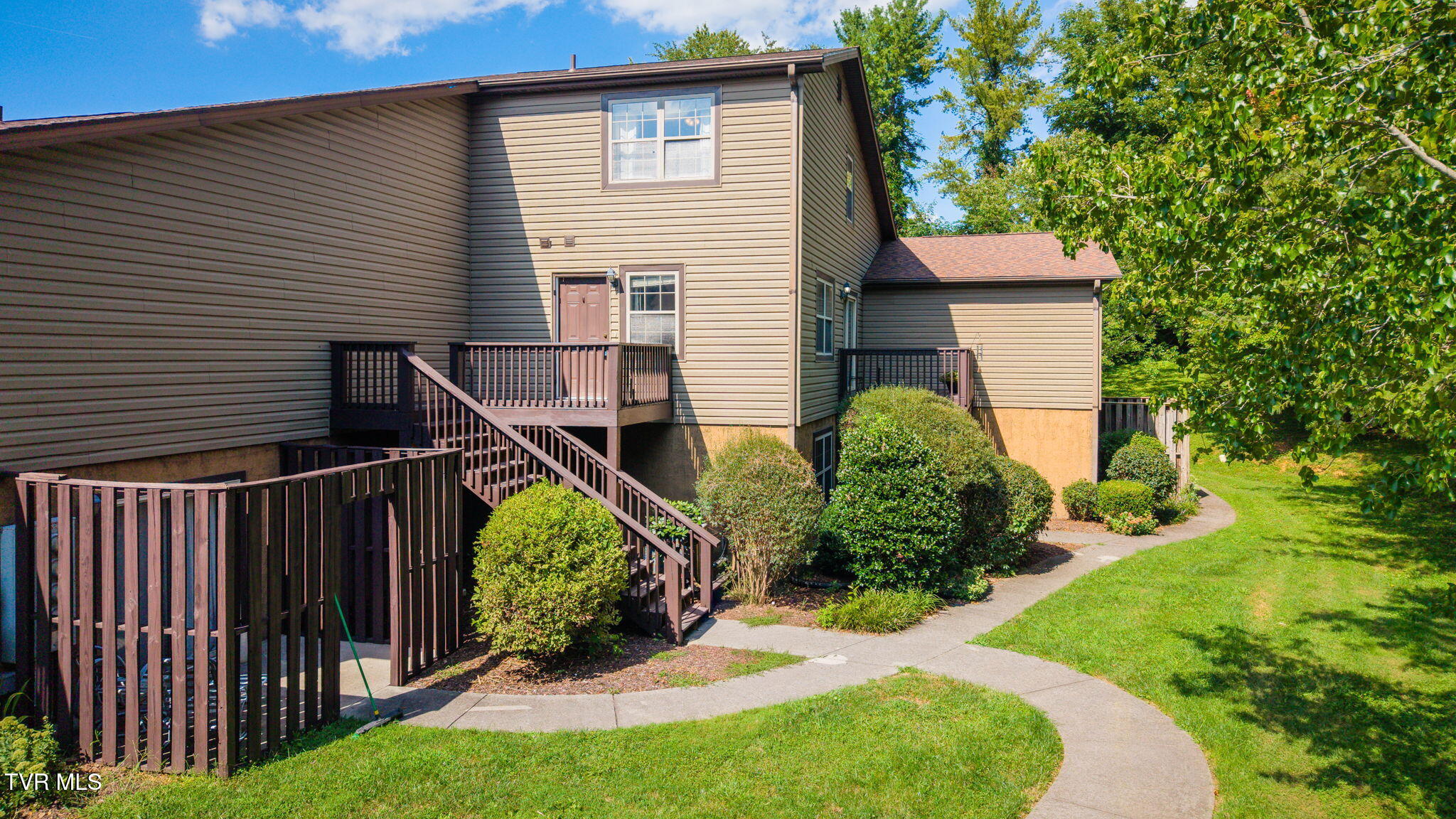 516 Pilgrim Court B — photo