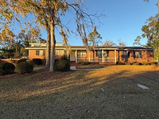 277 SE Woodlawn Street — photo