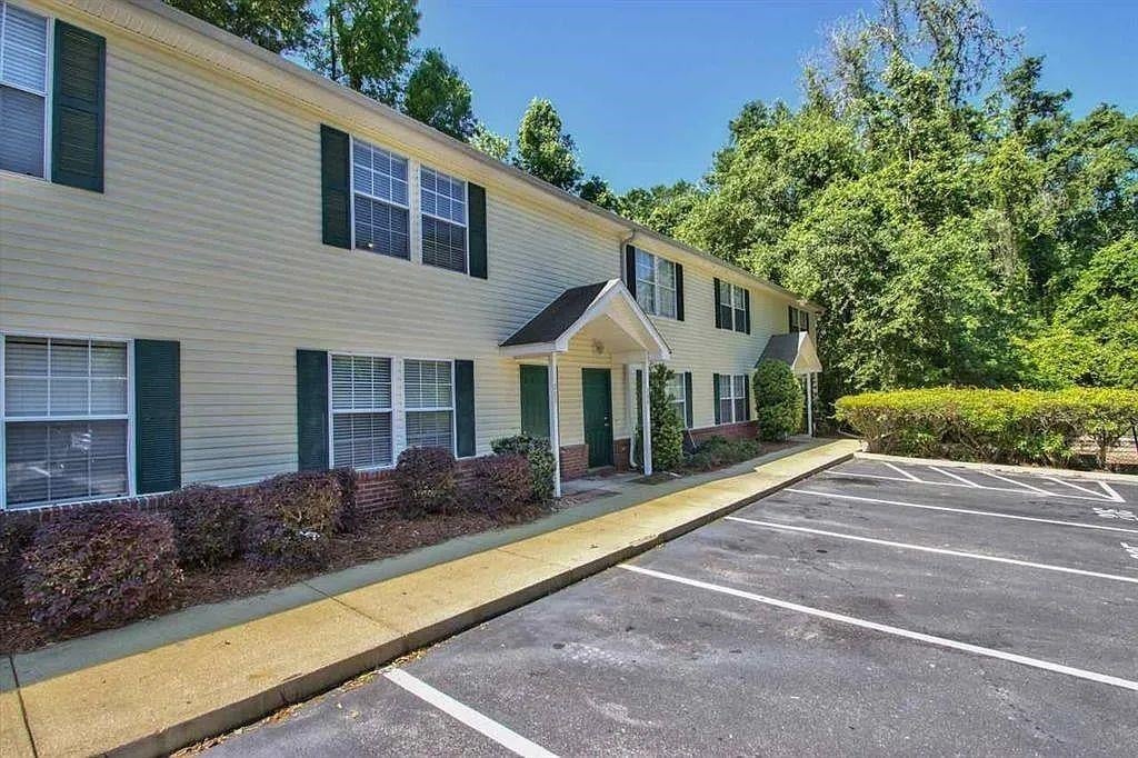 2520 Graves Road 108 — photo