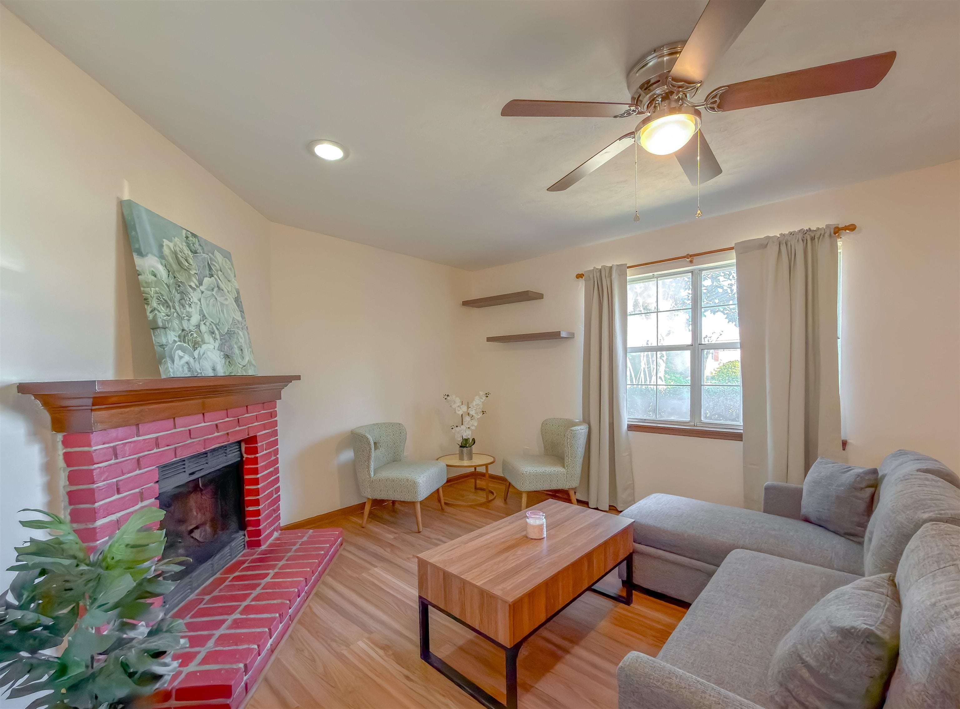 1334 Kings Dr — photo