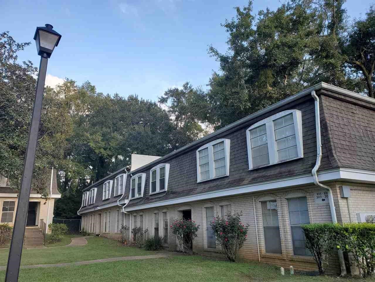 2020 Continental Avenue 105 — photo