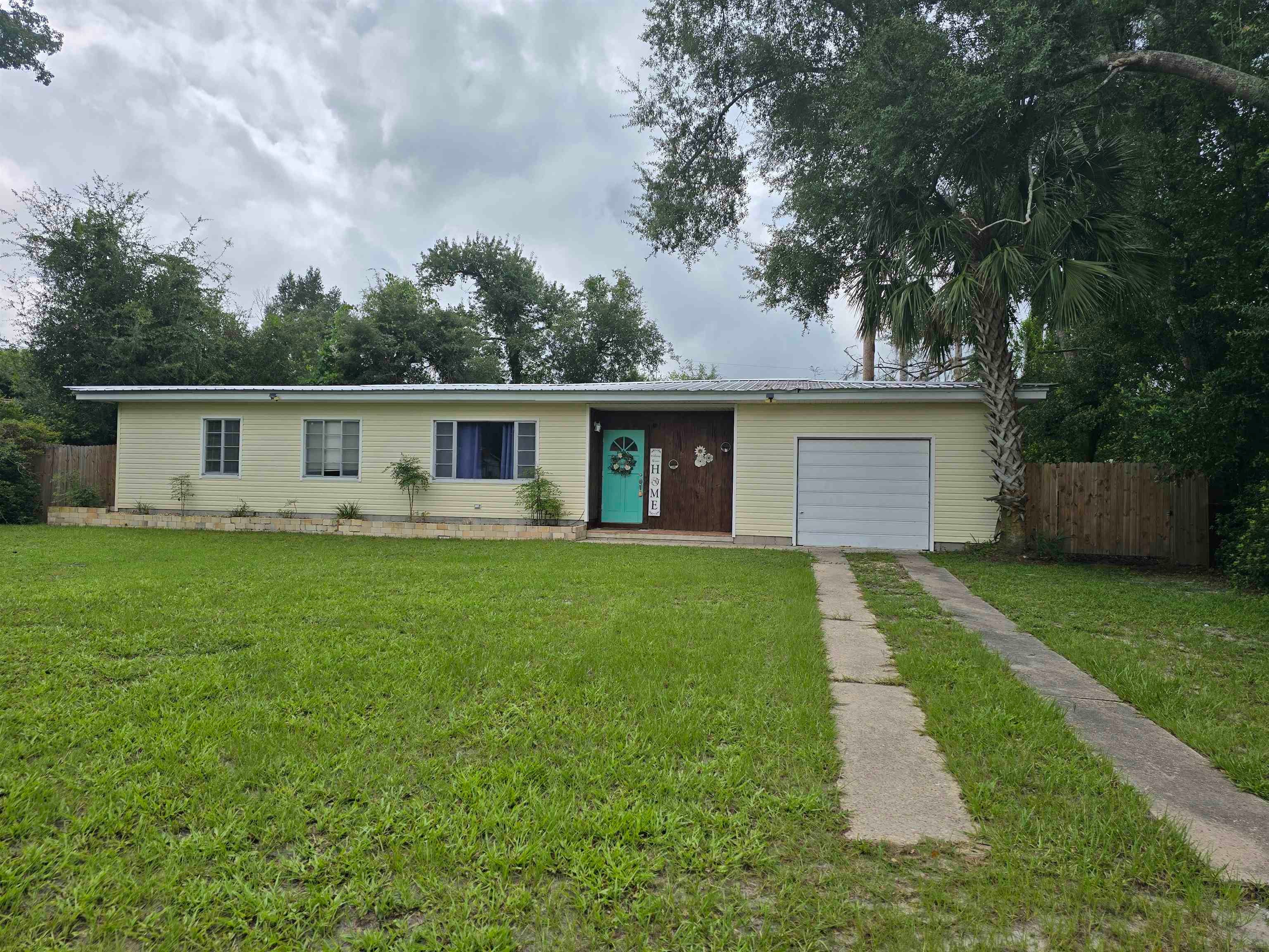 309 W Oak St — photo
