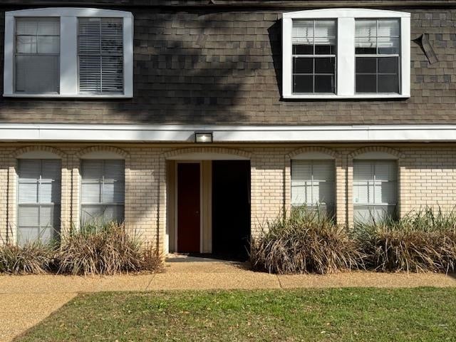 2020 Continental Avenue 220 — photo