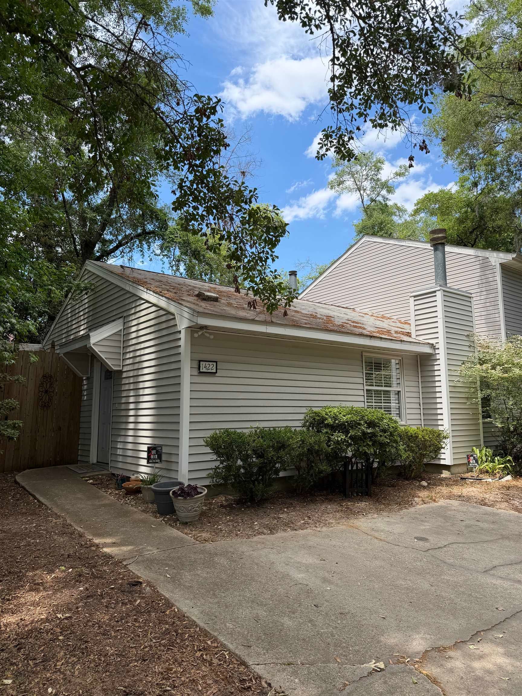 1422 Live Oak Drive — photo