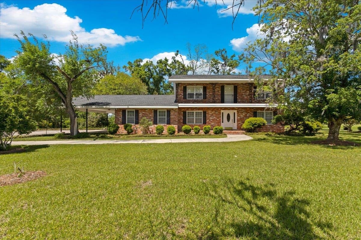 324 NE Fraleigh Drive Drive — photo