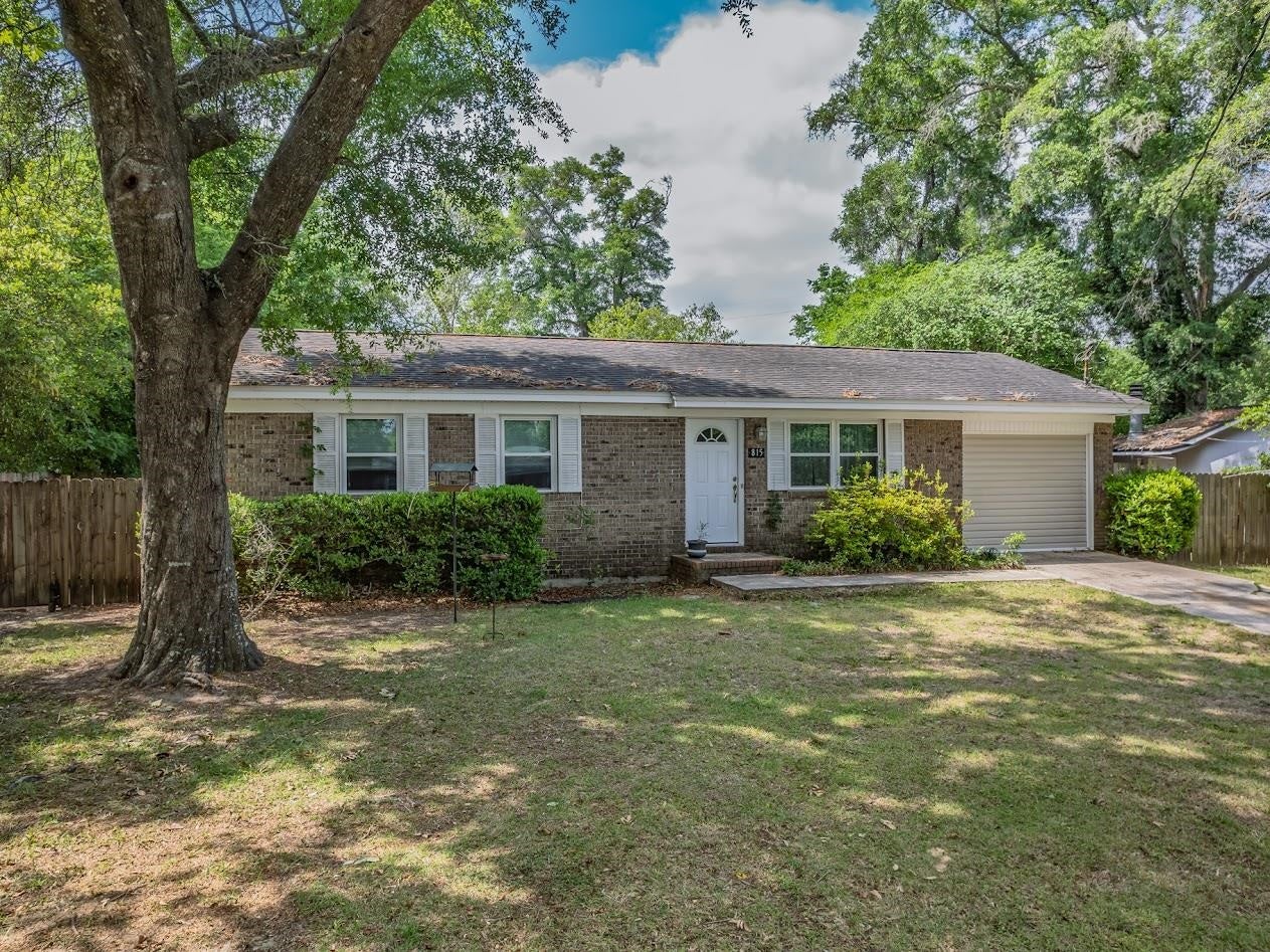815 Peggy Drive — photo