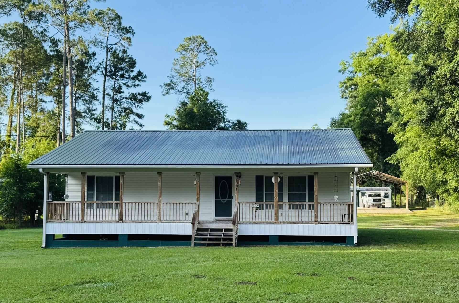 2001 Register Road — photo