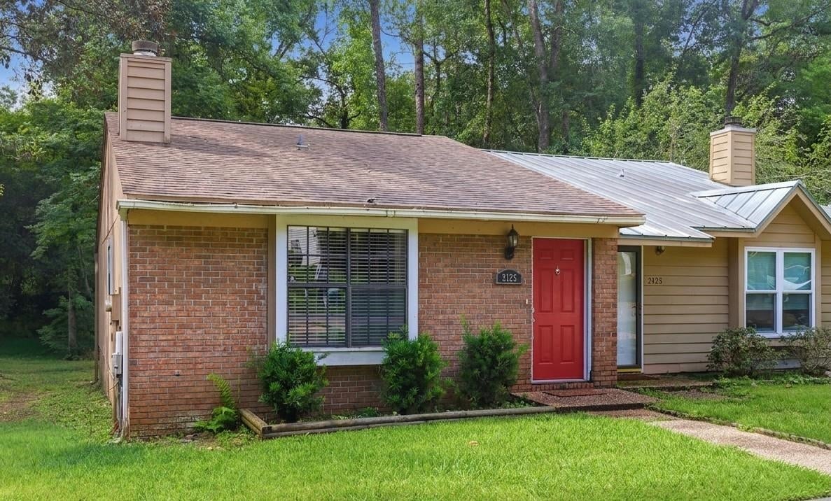 2125 Victory Garden Lane — photo