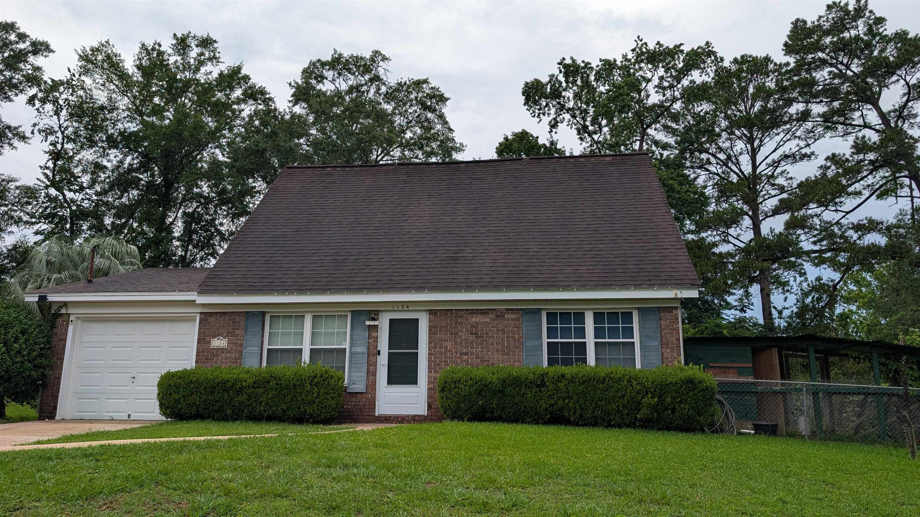 1124 Winifred Drive — photo