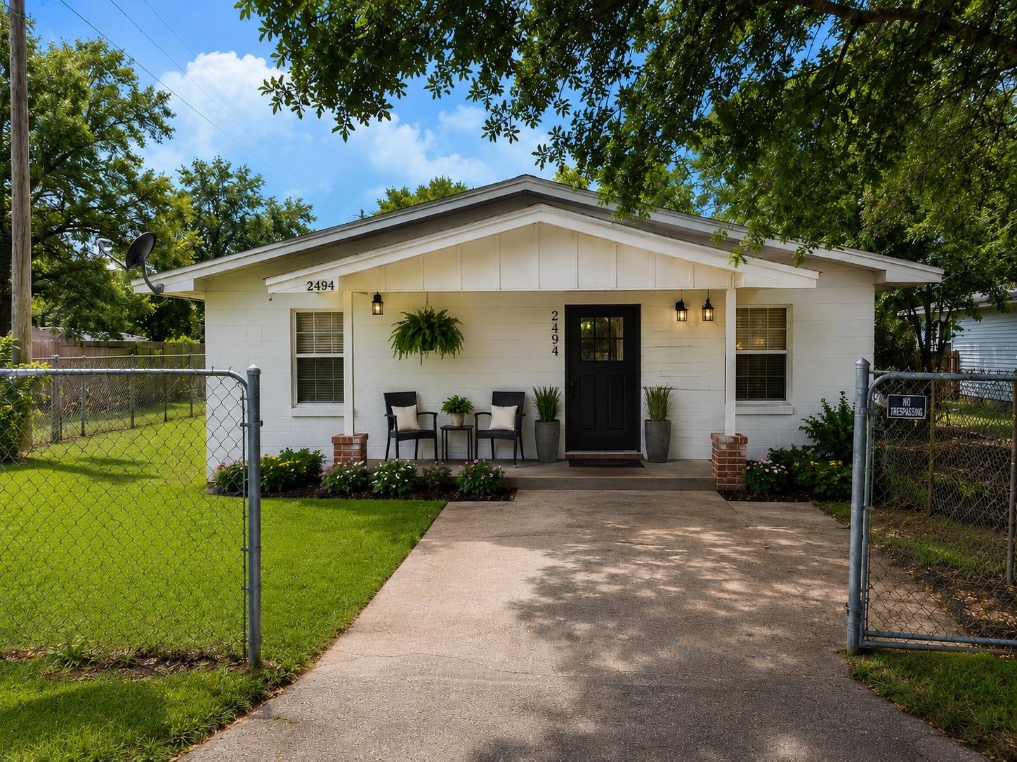 2494 Holton Street — photo