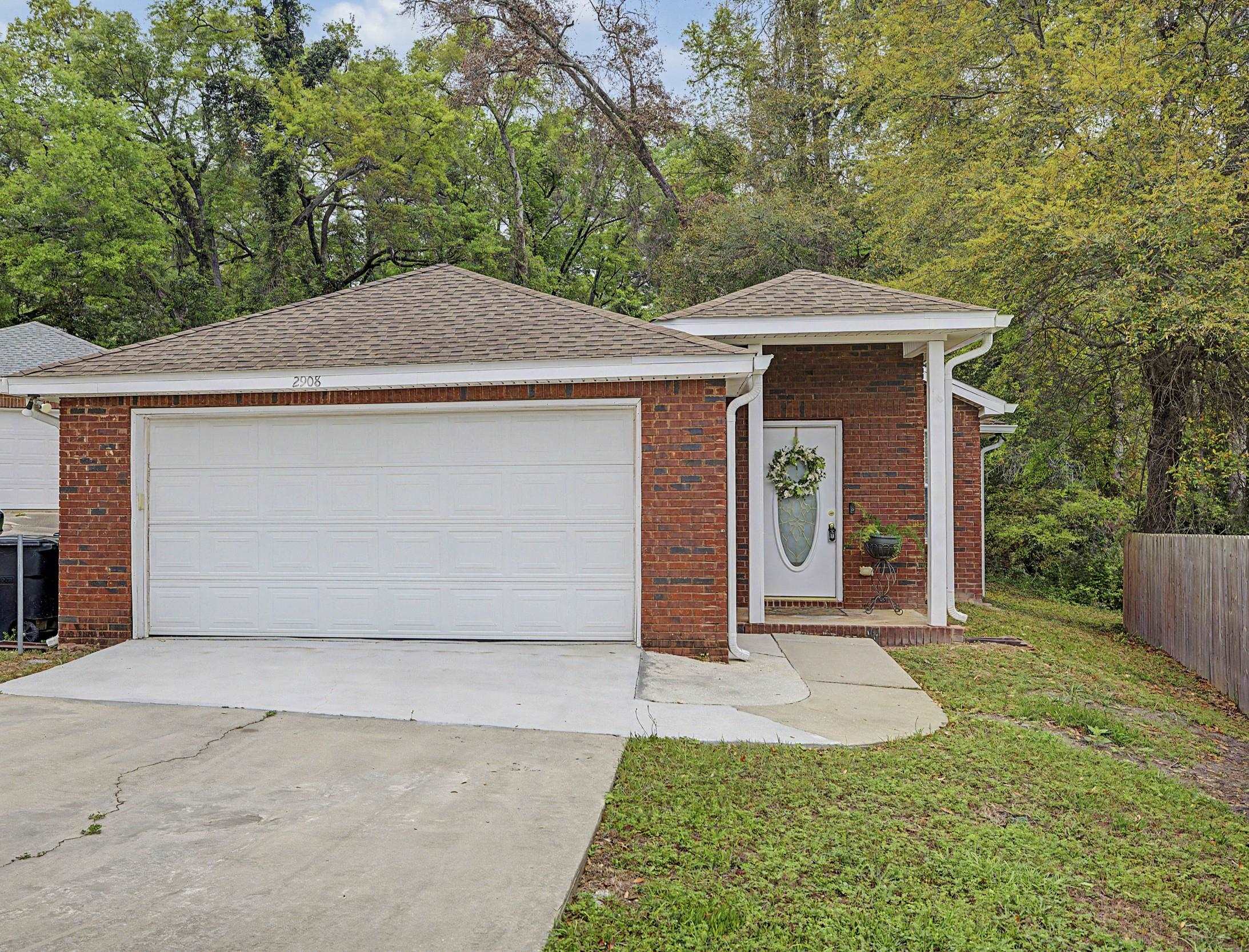 2908 Briar Court — photo