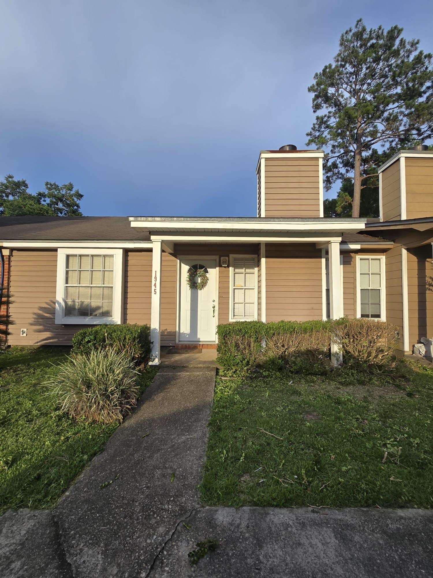 1945 Baywind Court — photo