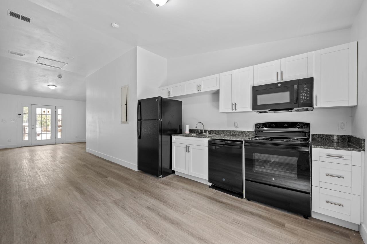 2214 Magnolia Circle 2 — photo