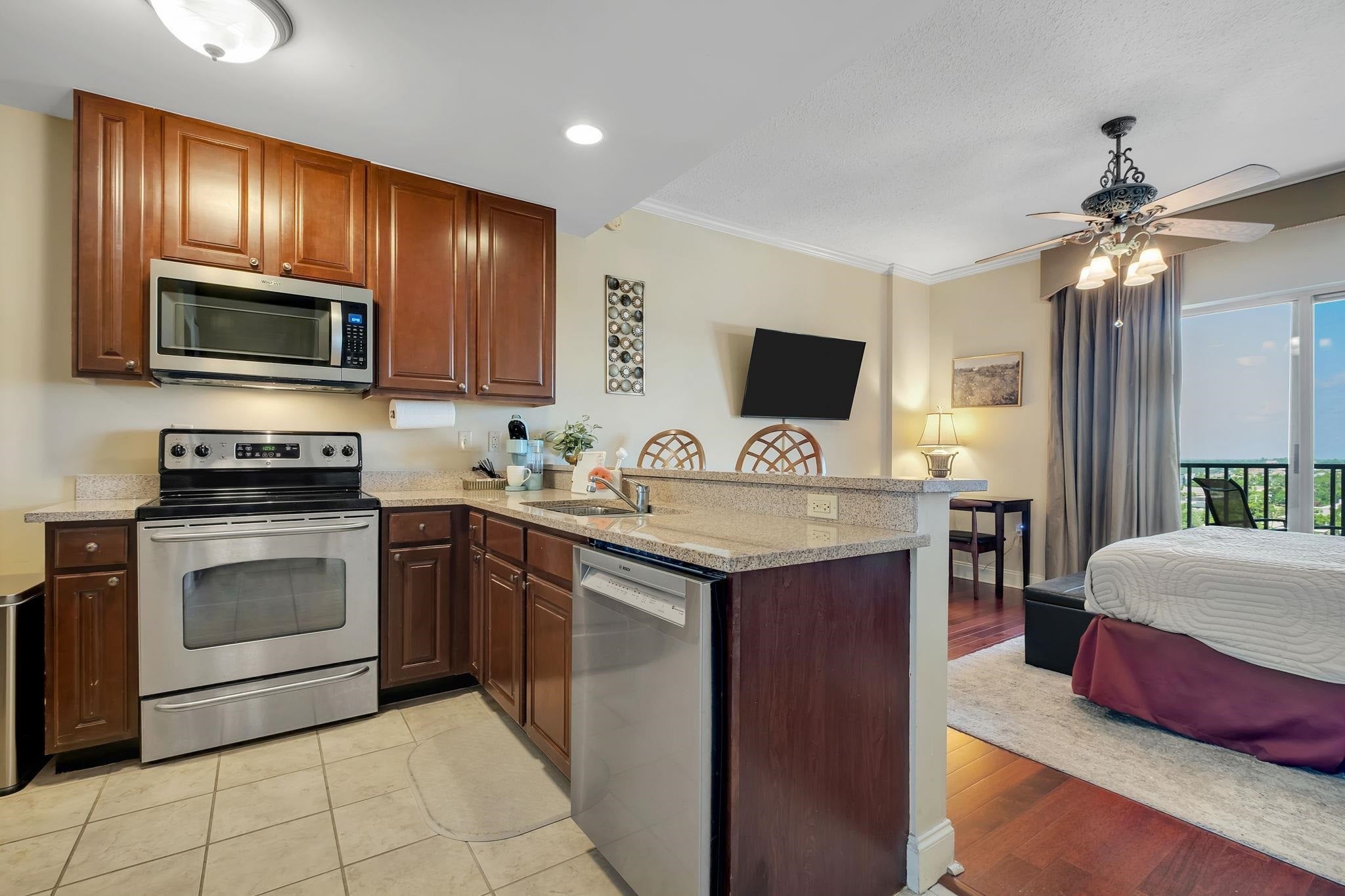 215 W College Avenue 604 — photo