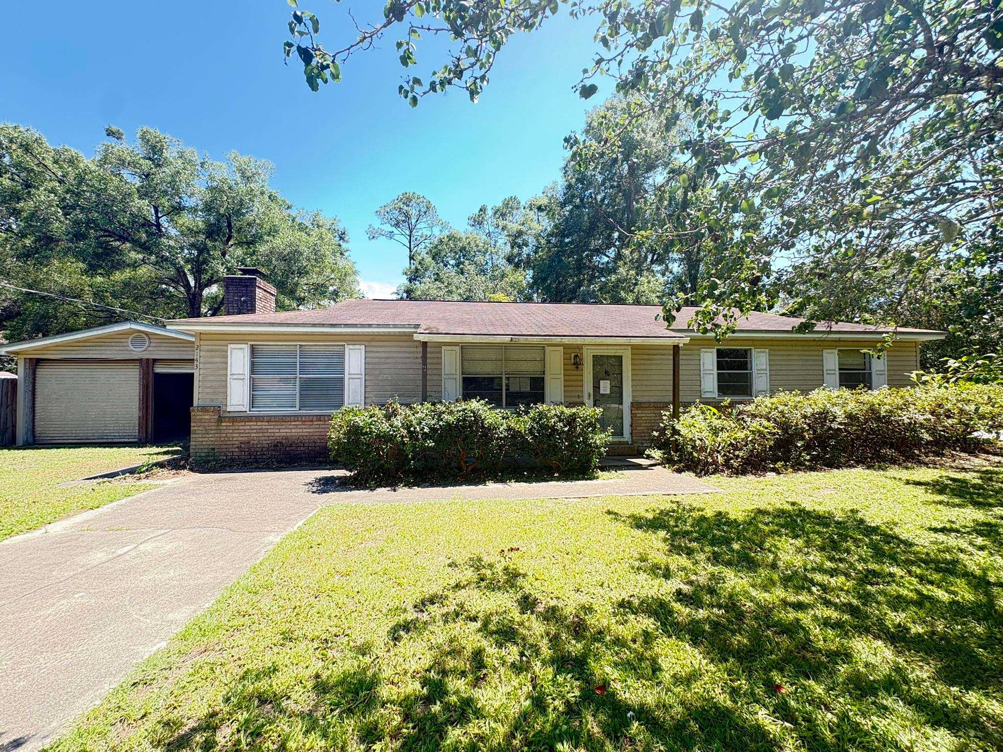 2143 Hickory Lane — photo