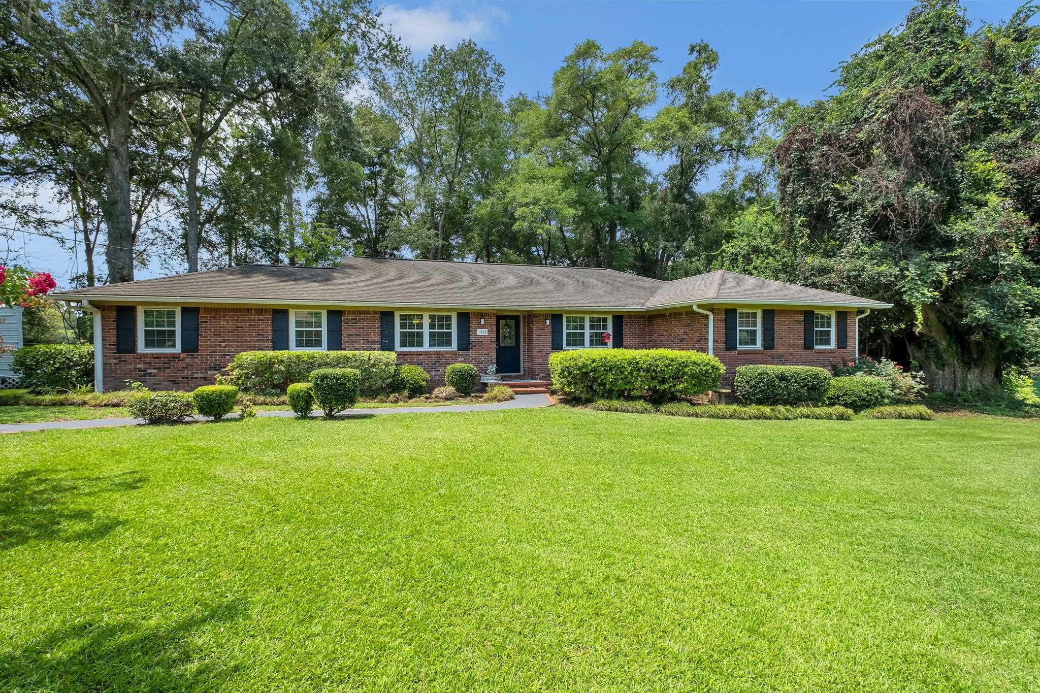 1554 Vernon Court — photo