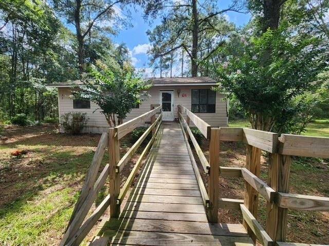 834 Clover Way — photo