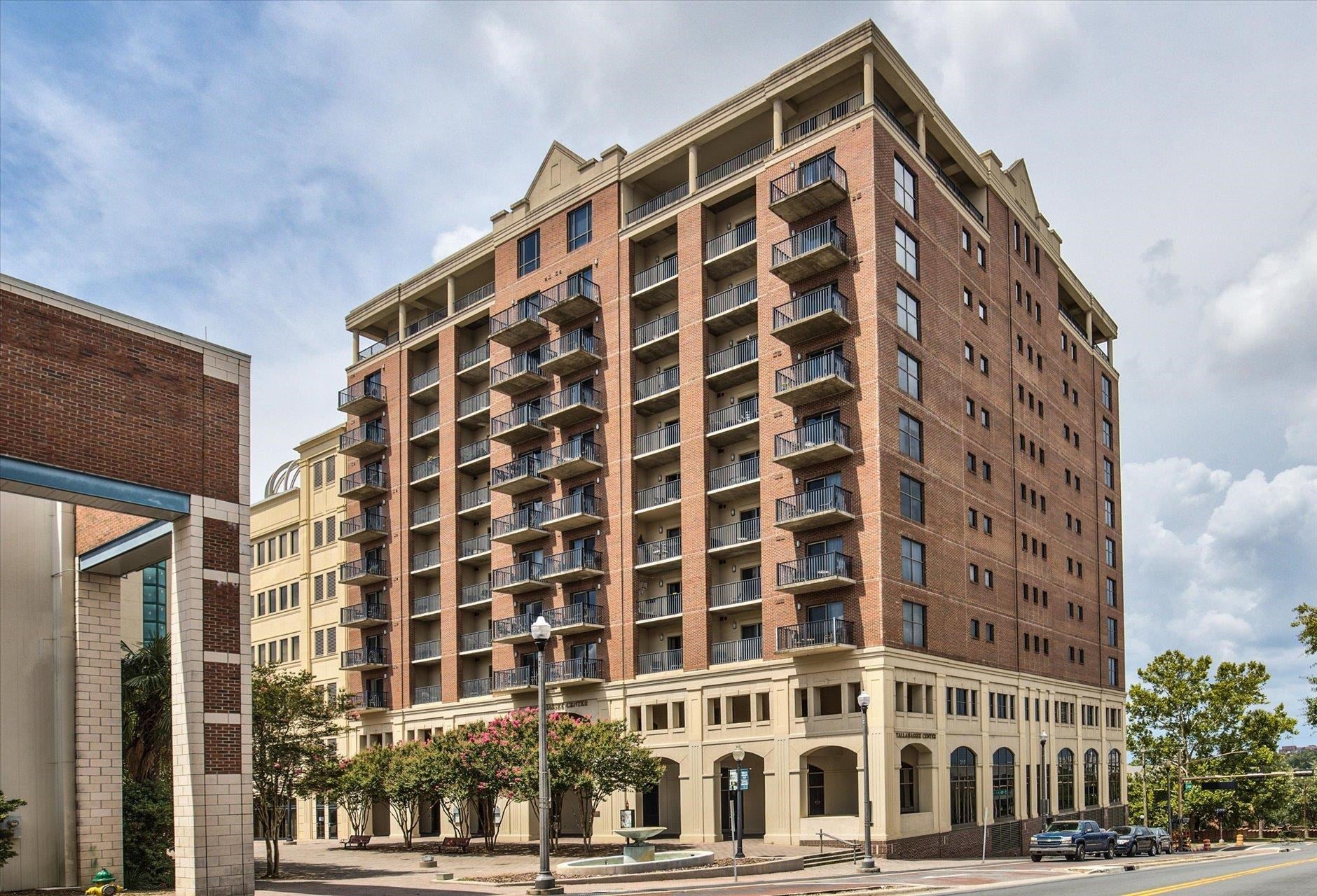 215 W College Avenue 610 — photo