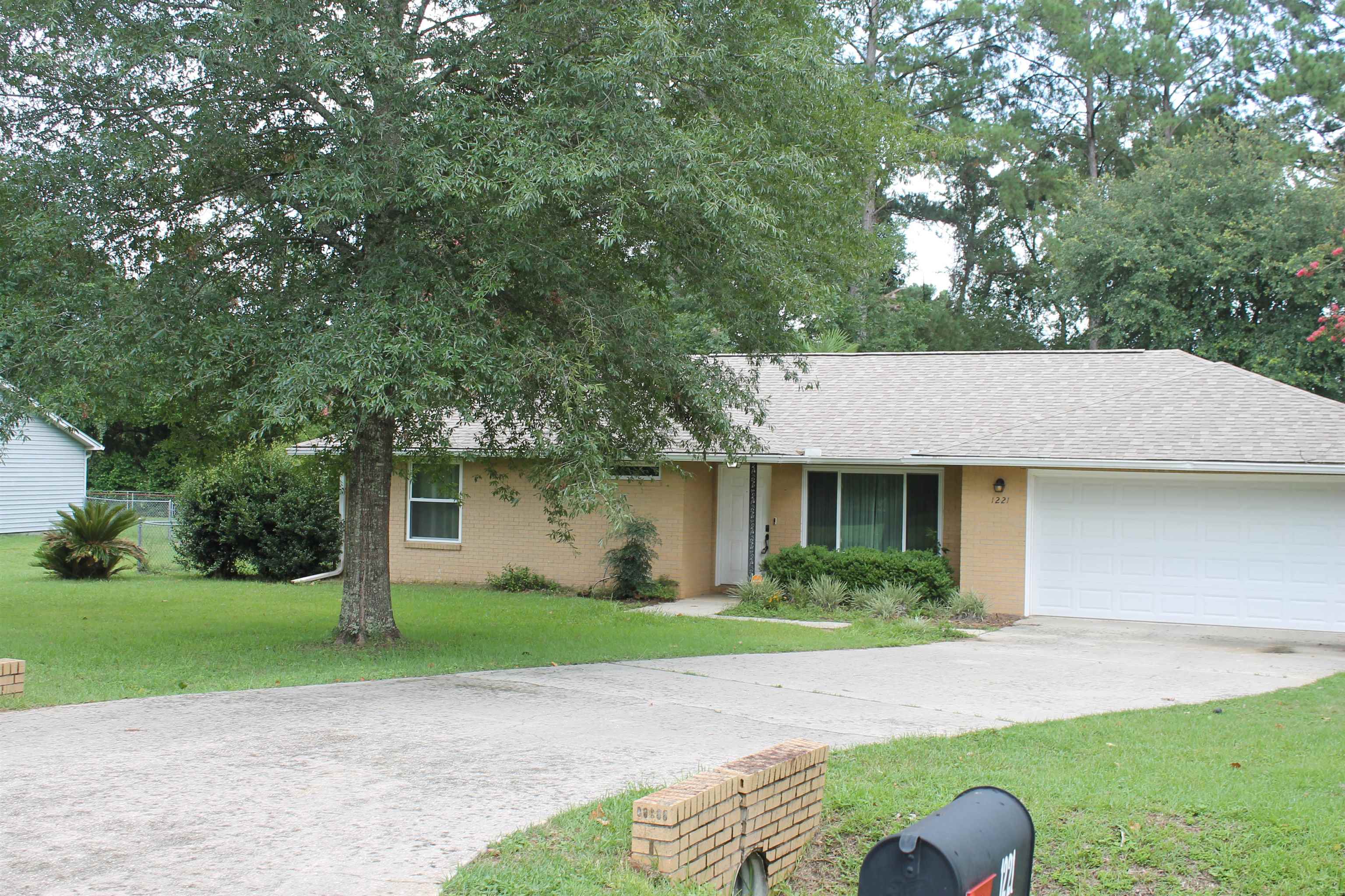 1221 Sedgefield Road — photo