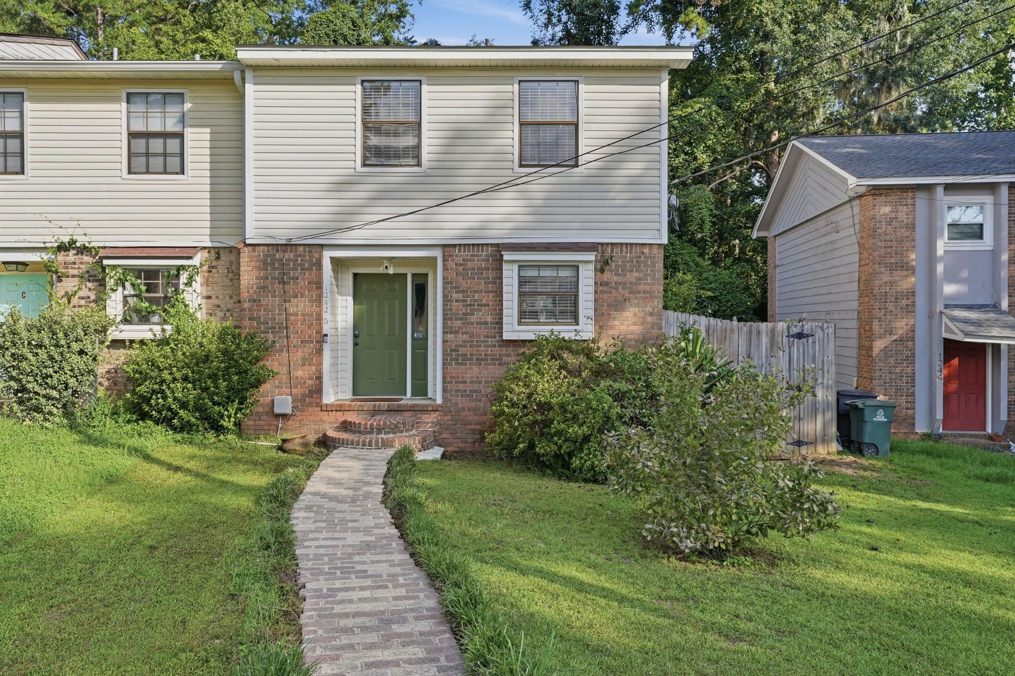 1242 Chee Lane D — photo