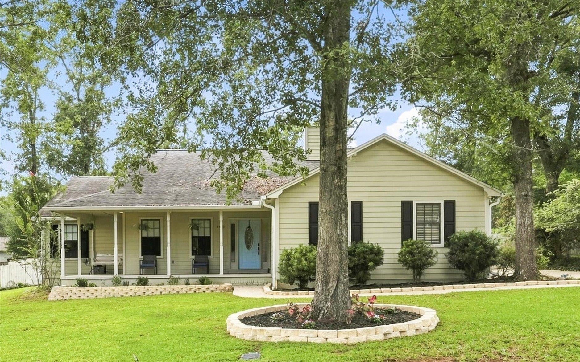 1406 Avondale Way — photo