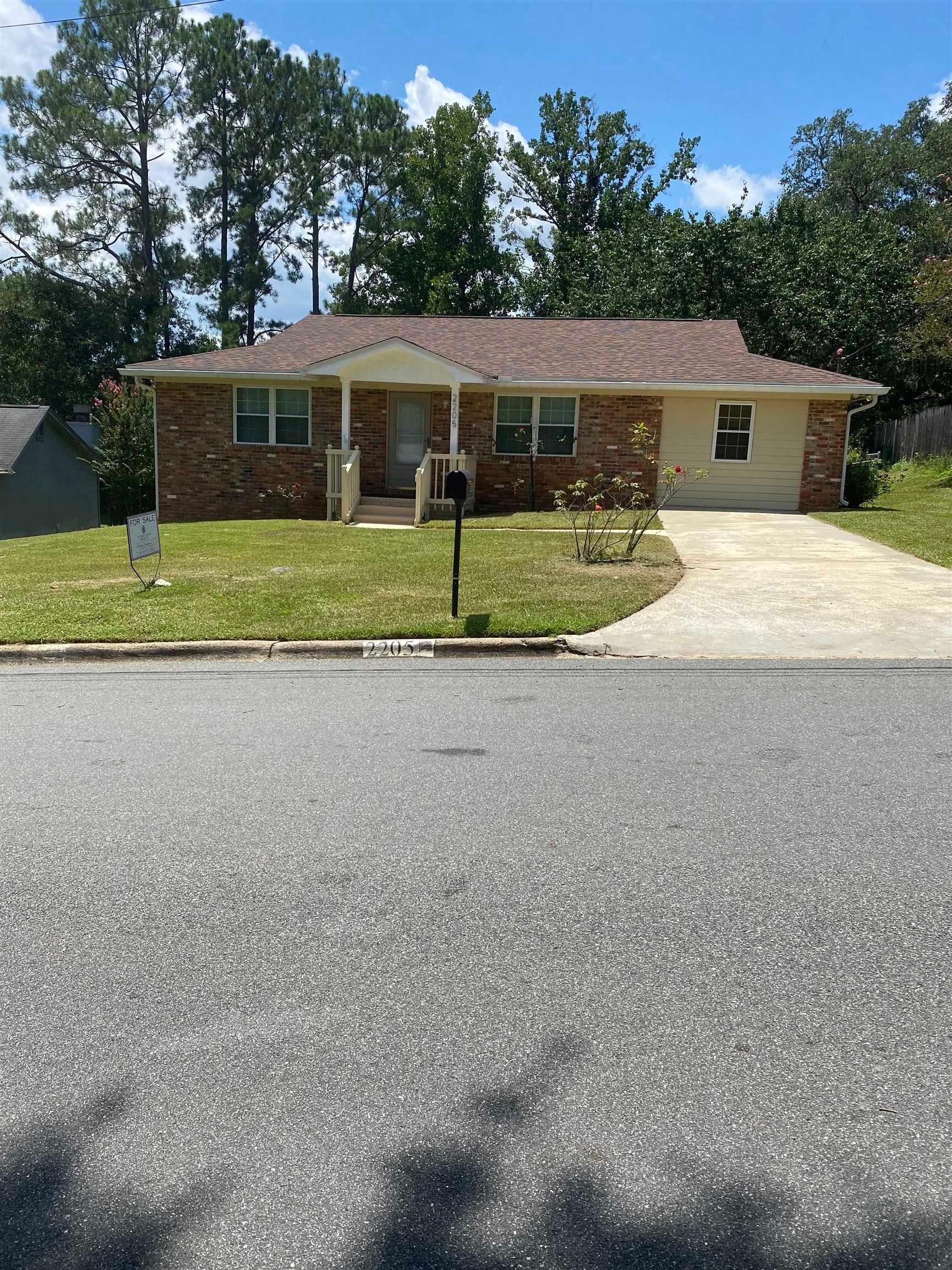 2205 Greenwich Way — photo