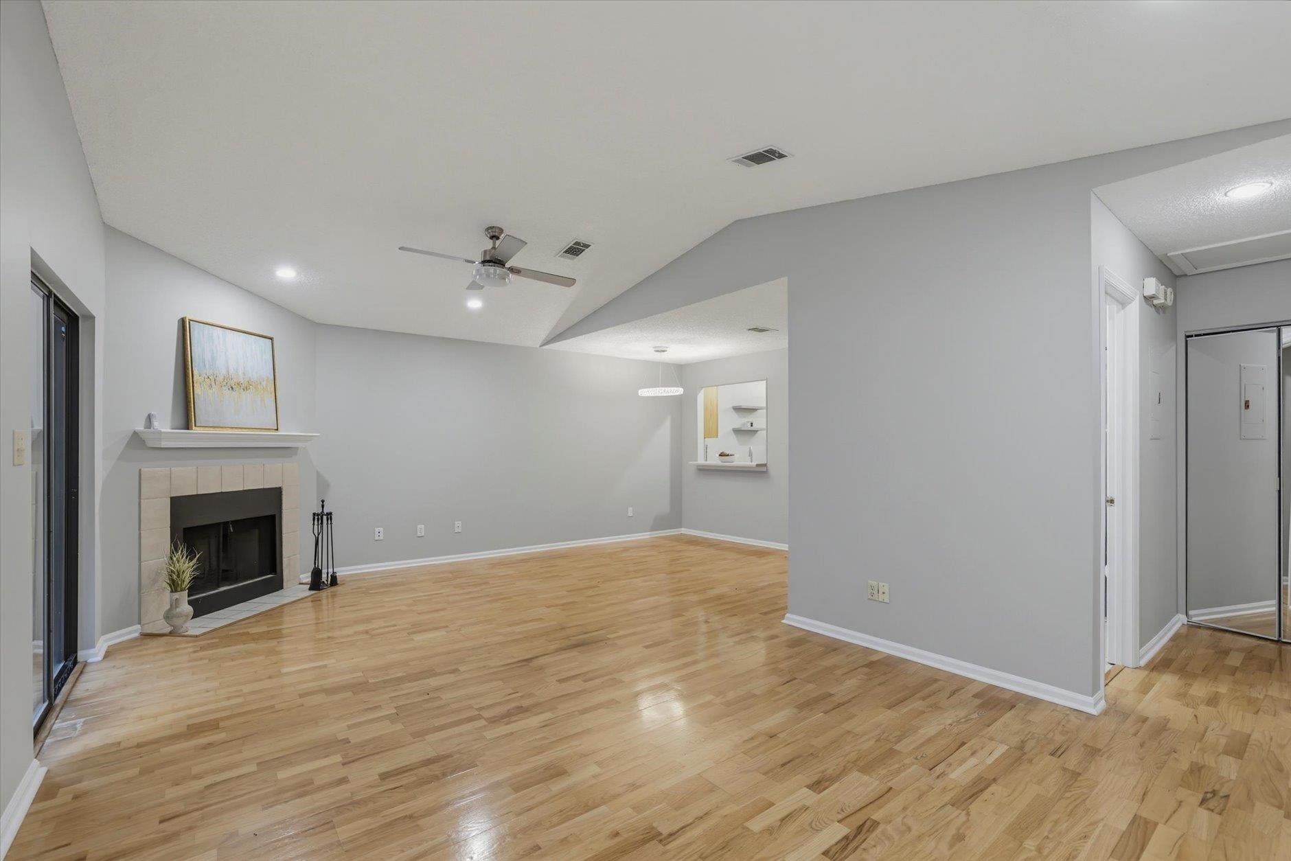 1571 Stone Road 4C — photo