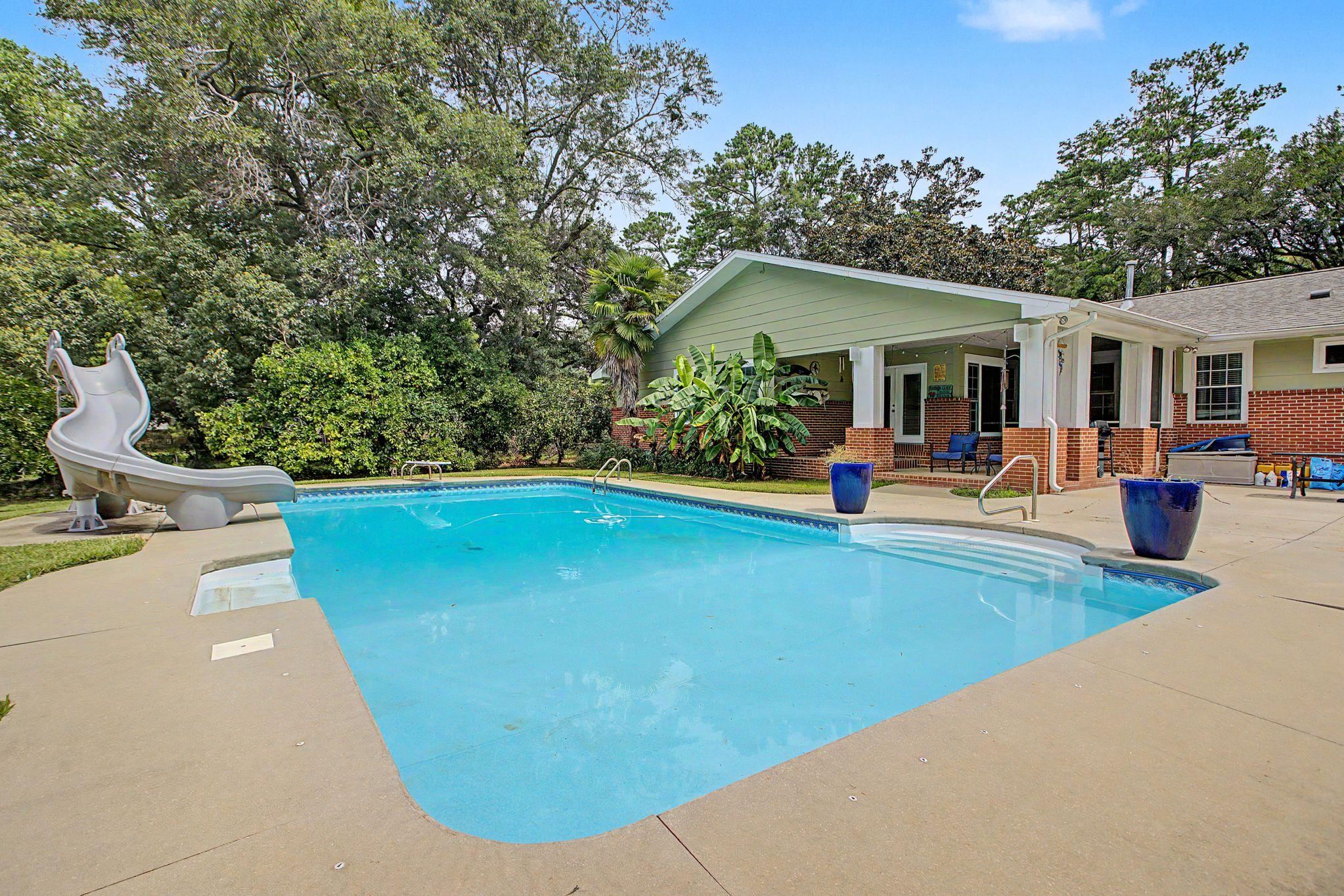 2207 Woodbine Drive — photo