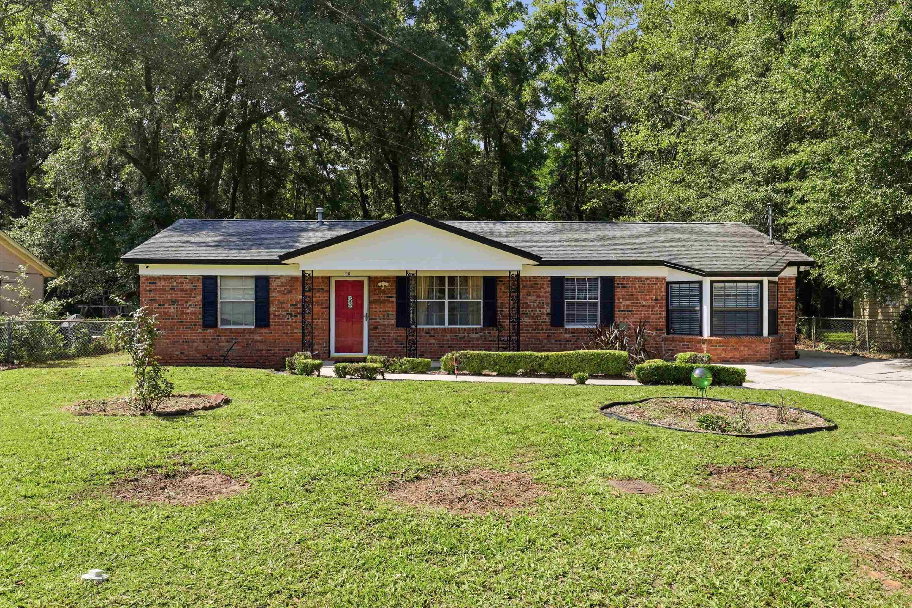 1115 Woodland Drive — photo