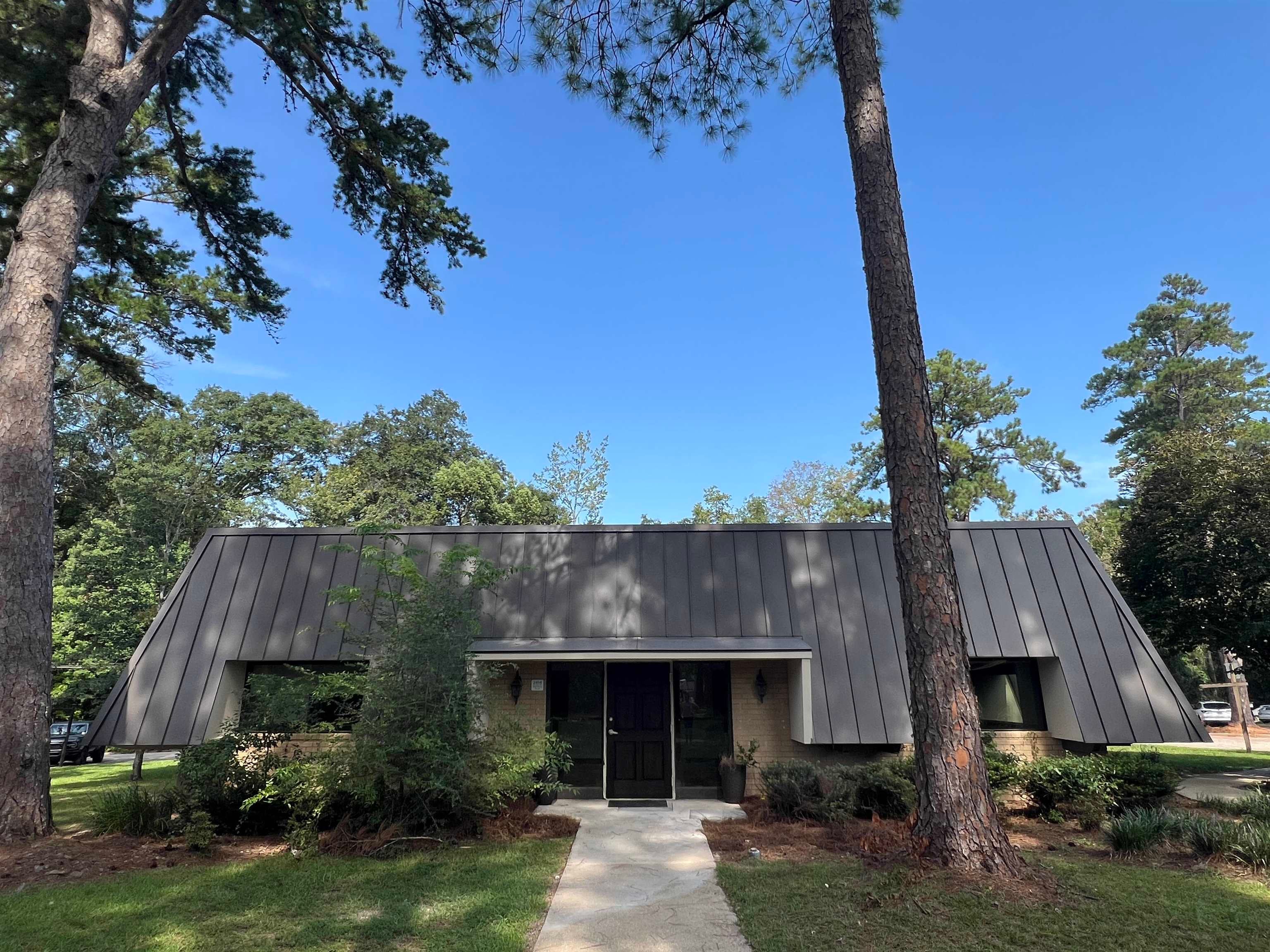 2414 E Plaza Drive — photo